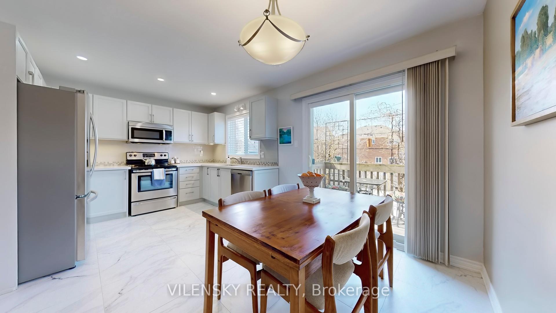 101 Foxfield Crescent