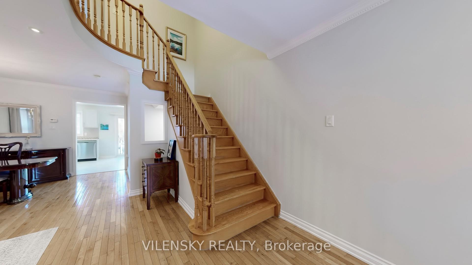101 Foxfield Crescent