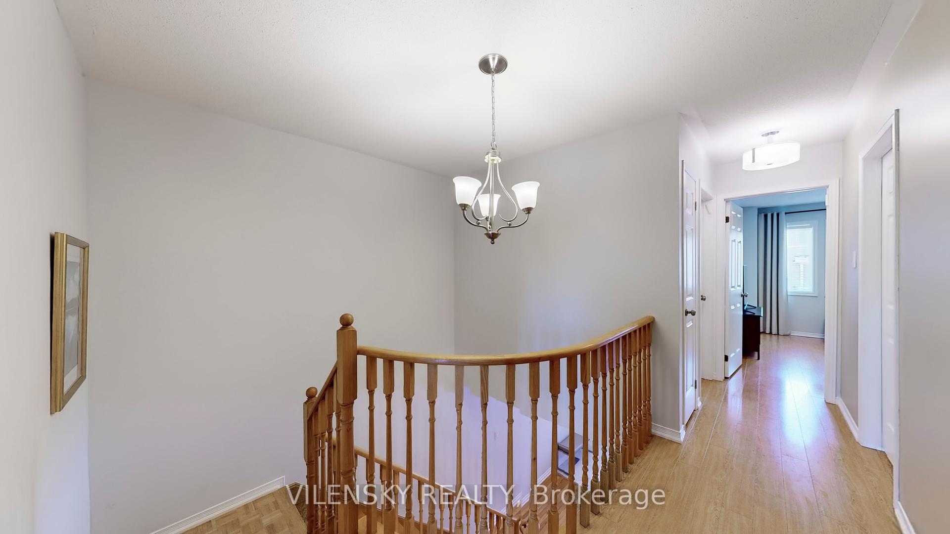 101 Foxfield Crescent