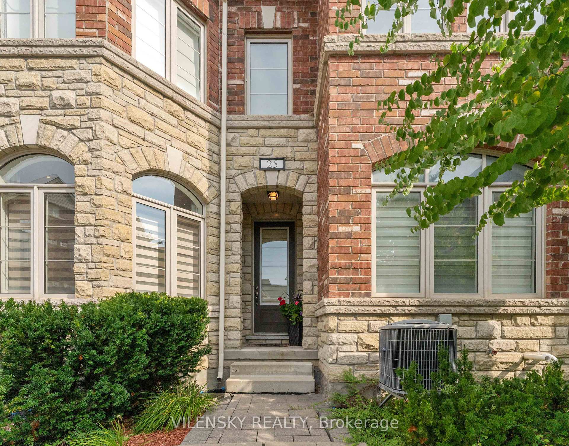 25-1331 Major Mackenzie Drive
