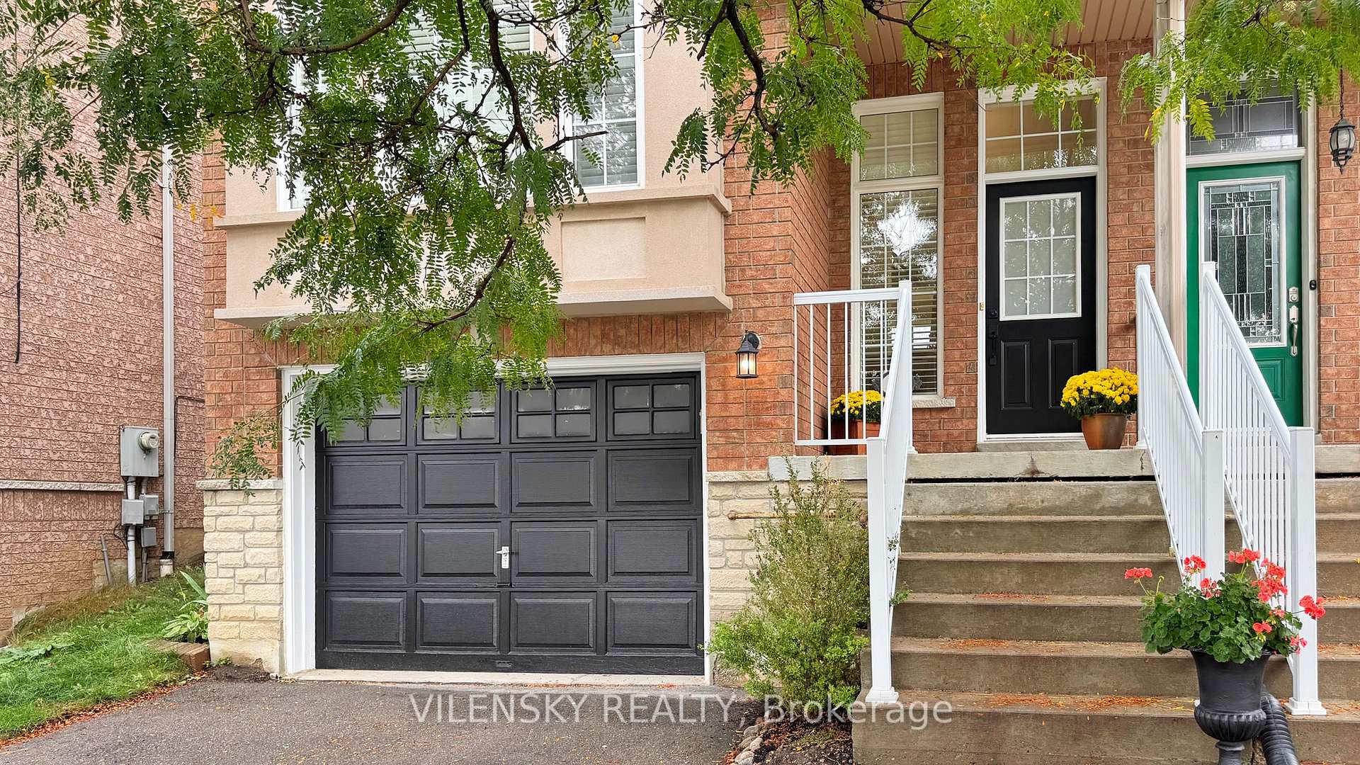 124 Foxfield Crescent
