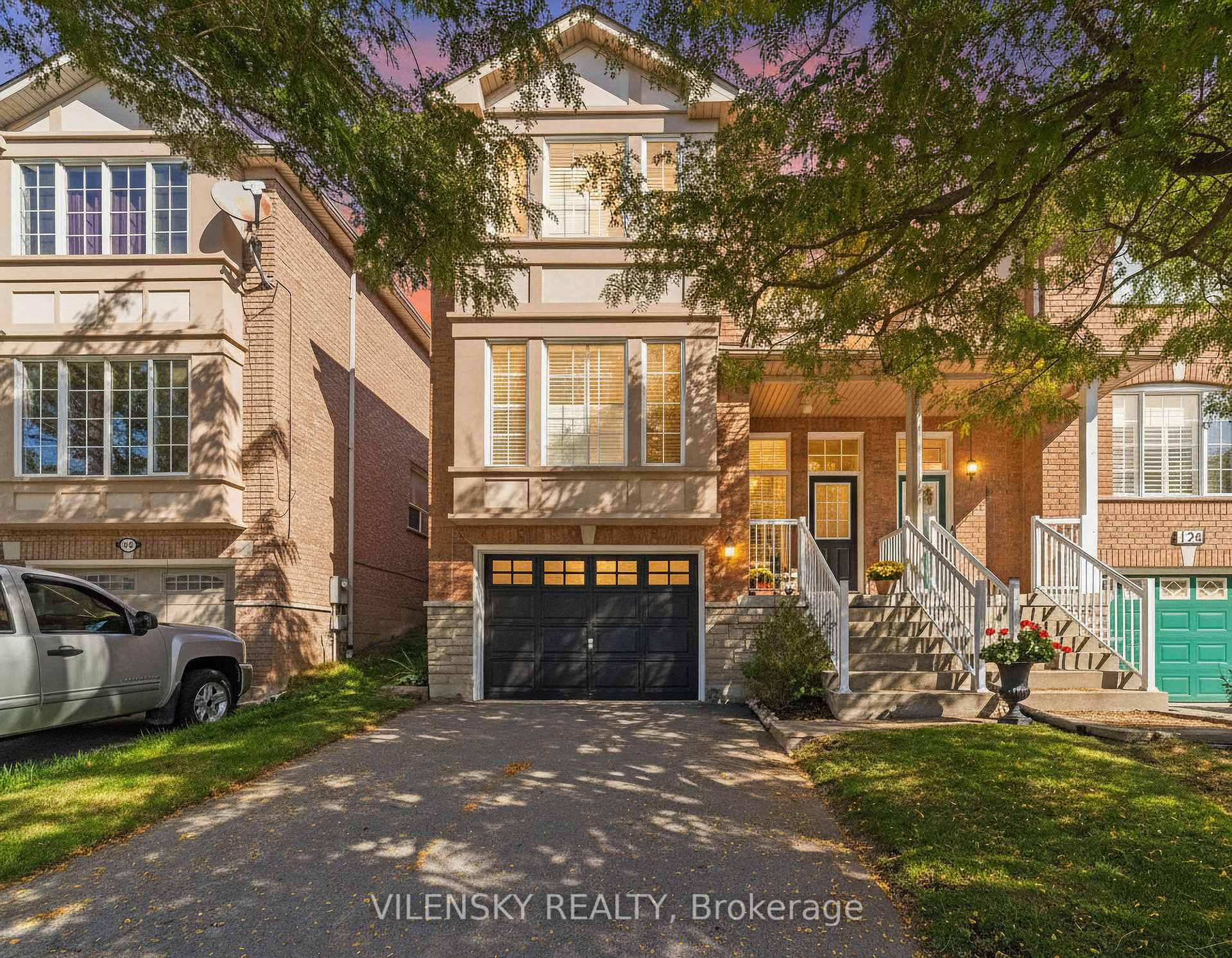 124 Foxfield Crescent