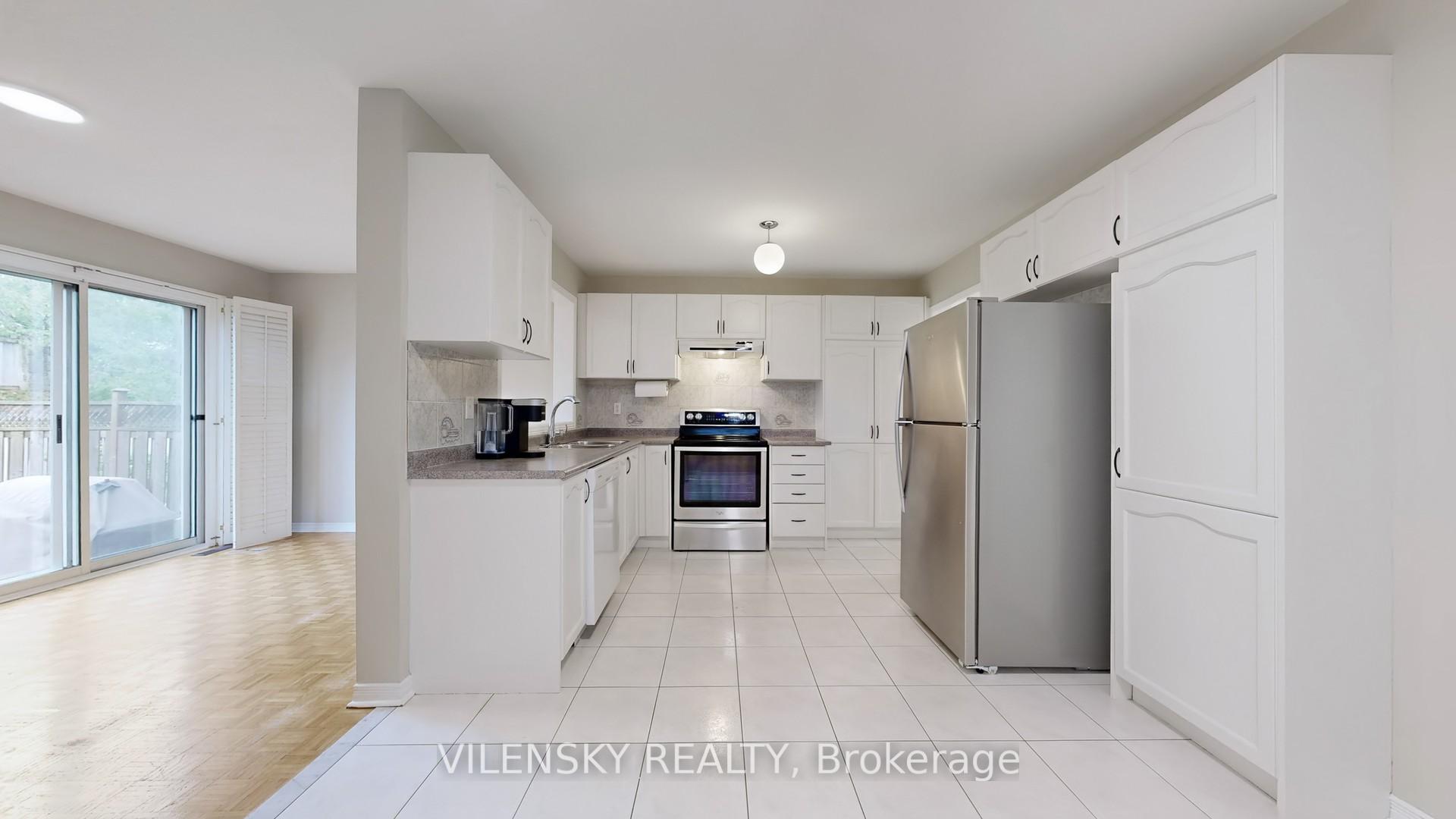 124 Foxfield Crescent