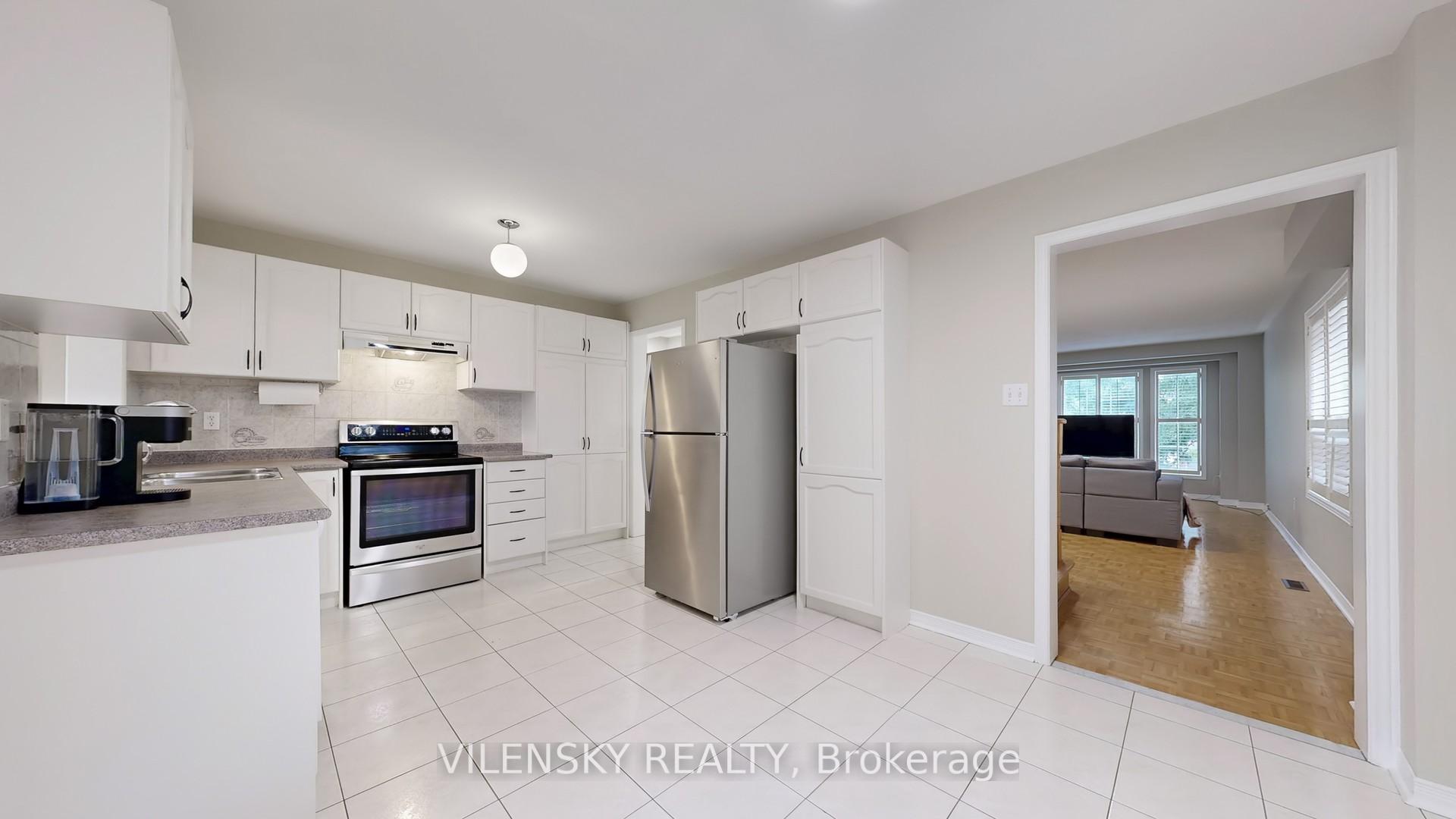 124 Foxfield Crescent