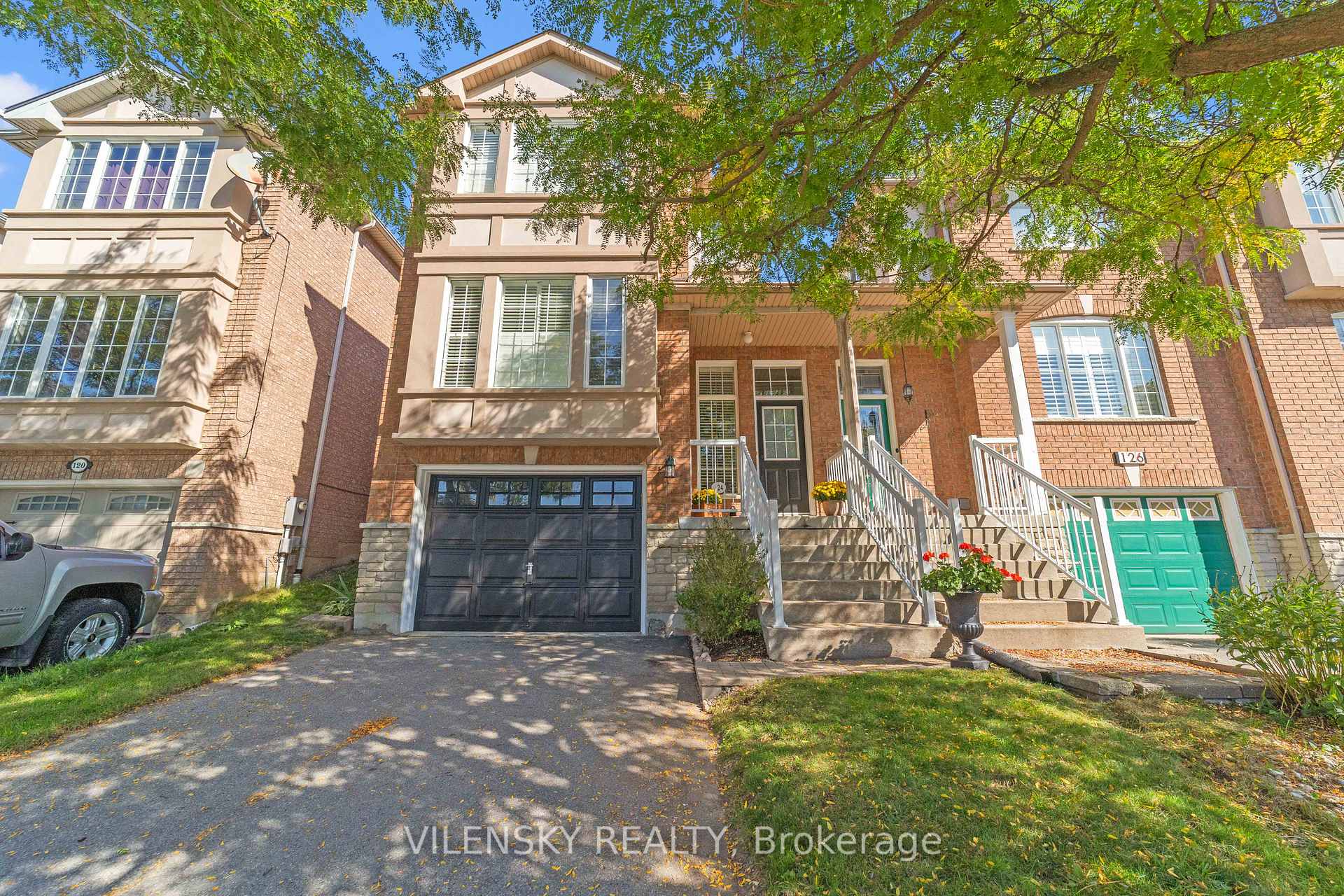 124 Foxfield Crescent
