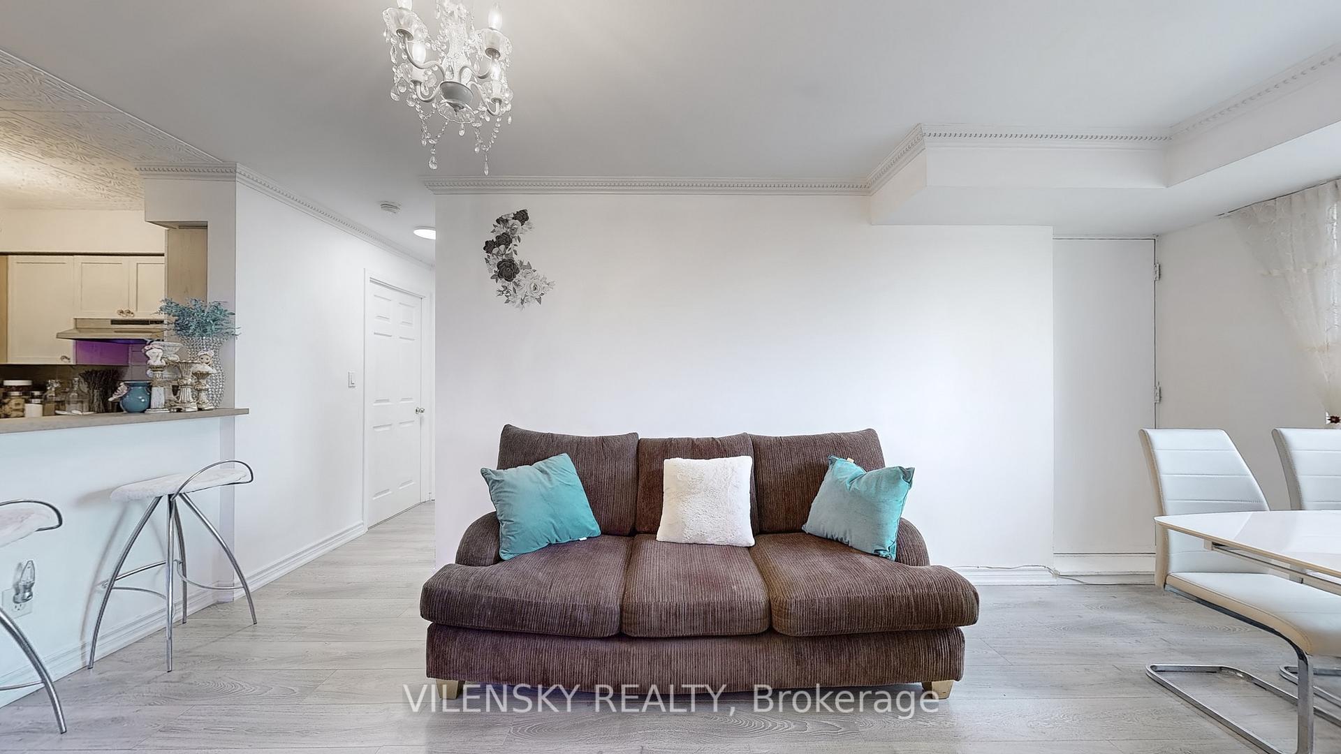 39 Oneida Crescent 215