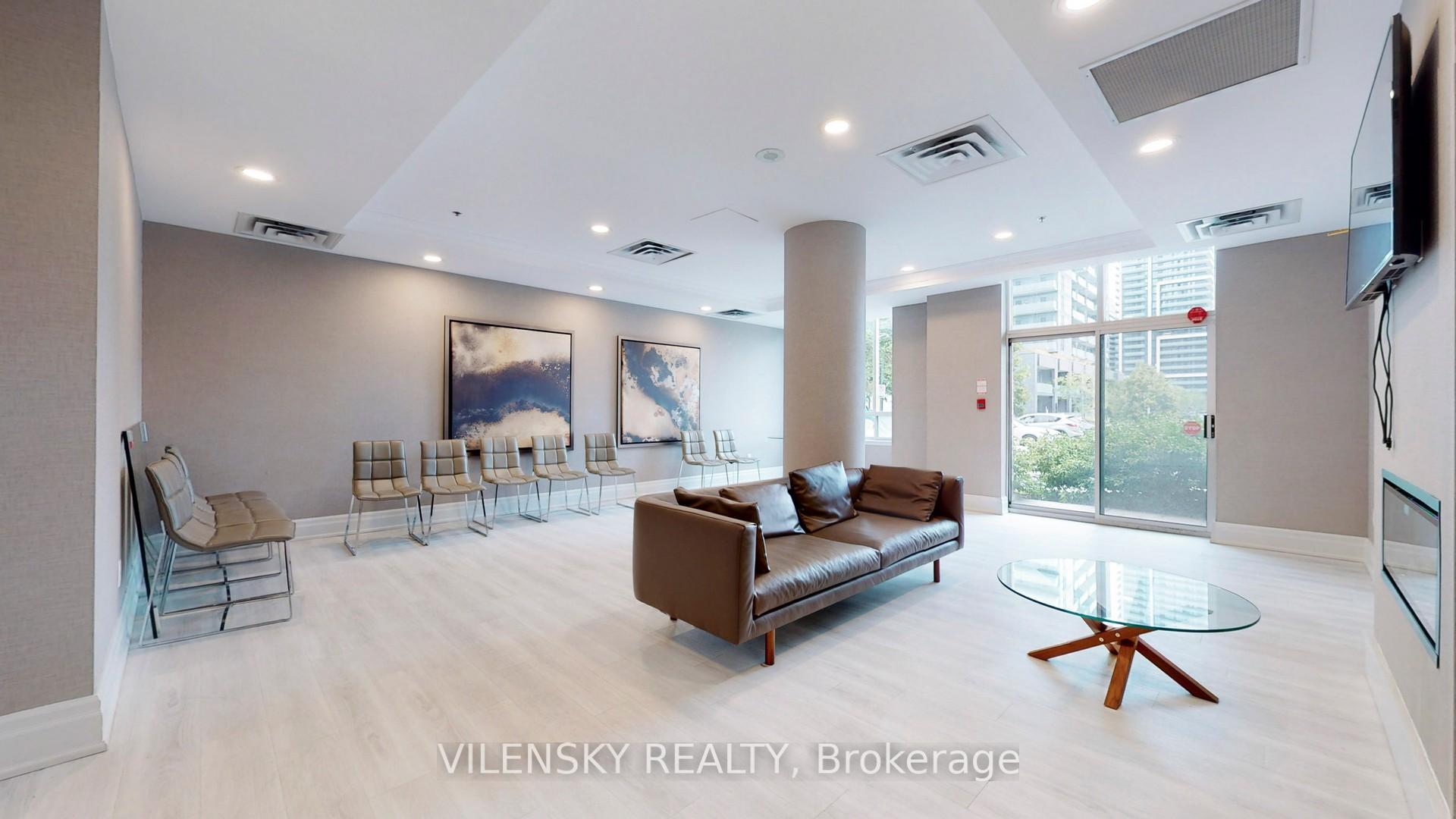 39 Oneida Crescent 215