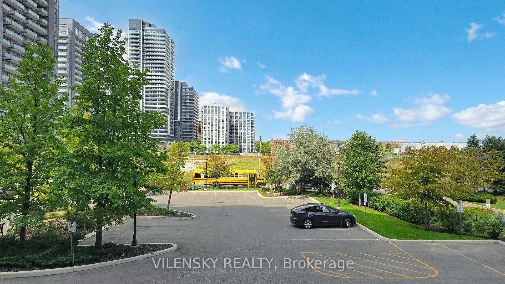 39 Oneida Crescent 215