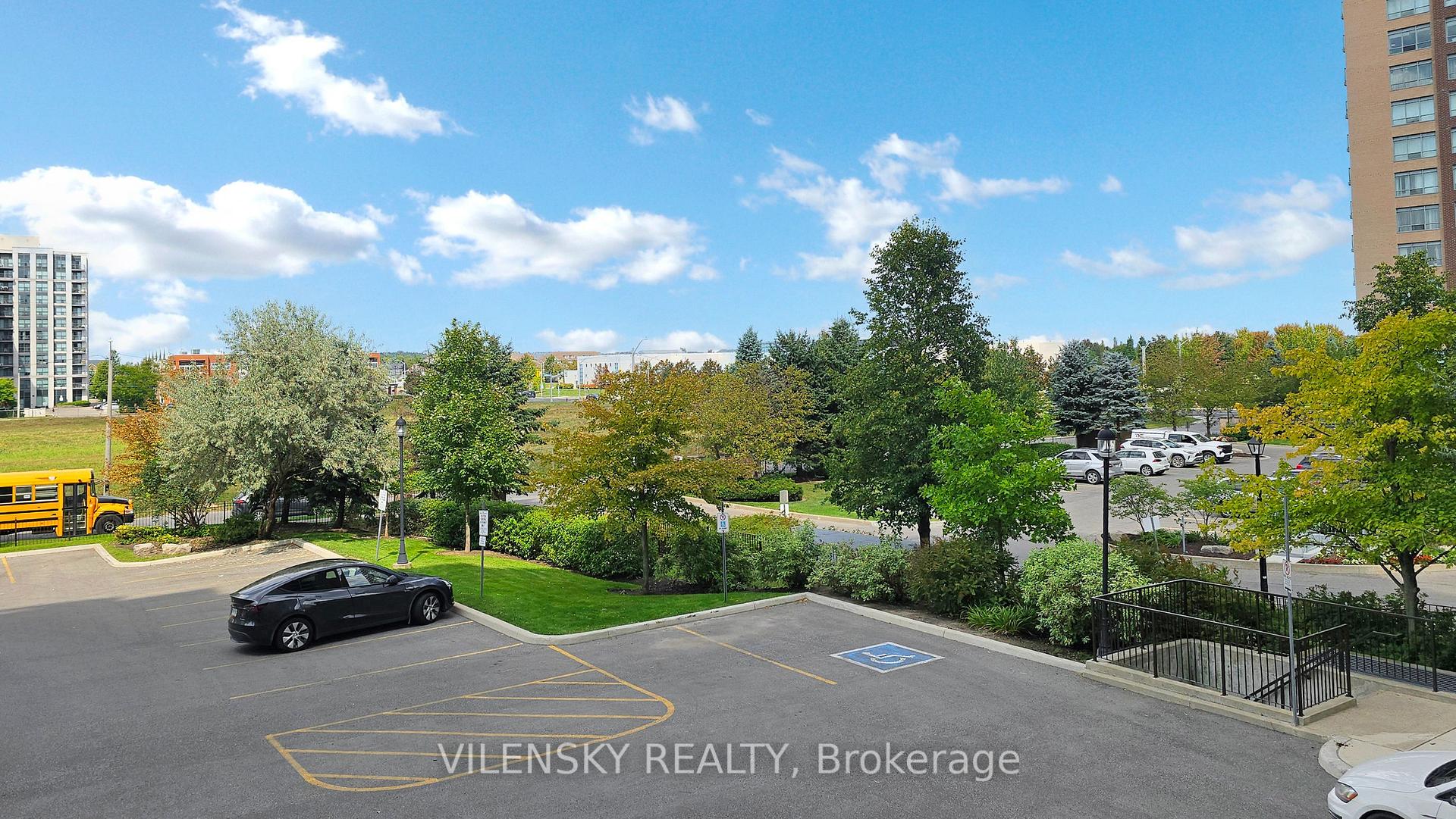 39 Oneida Crescent 215