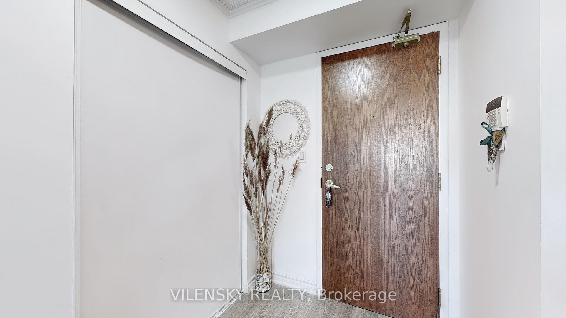 39 Oneida Crescent 215