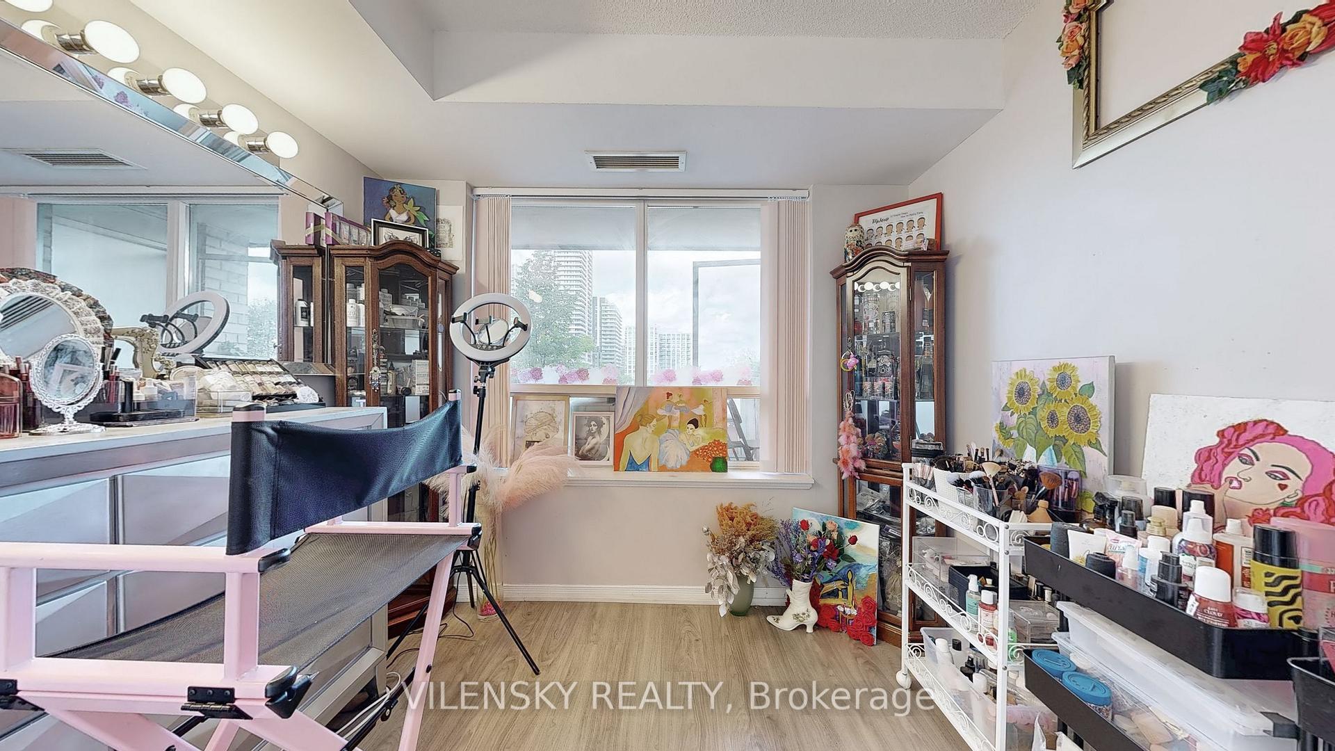 39 Oneida Crescent 215