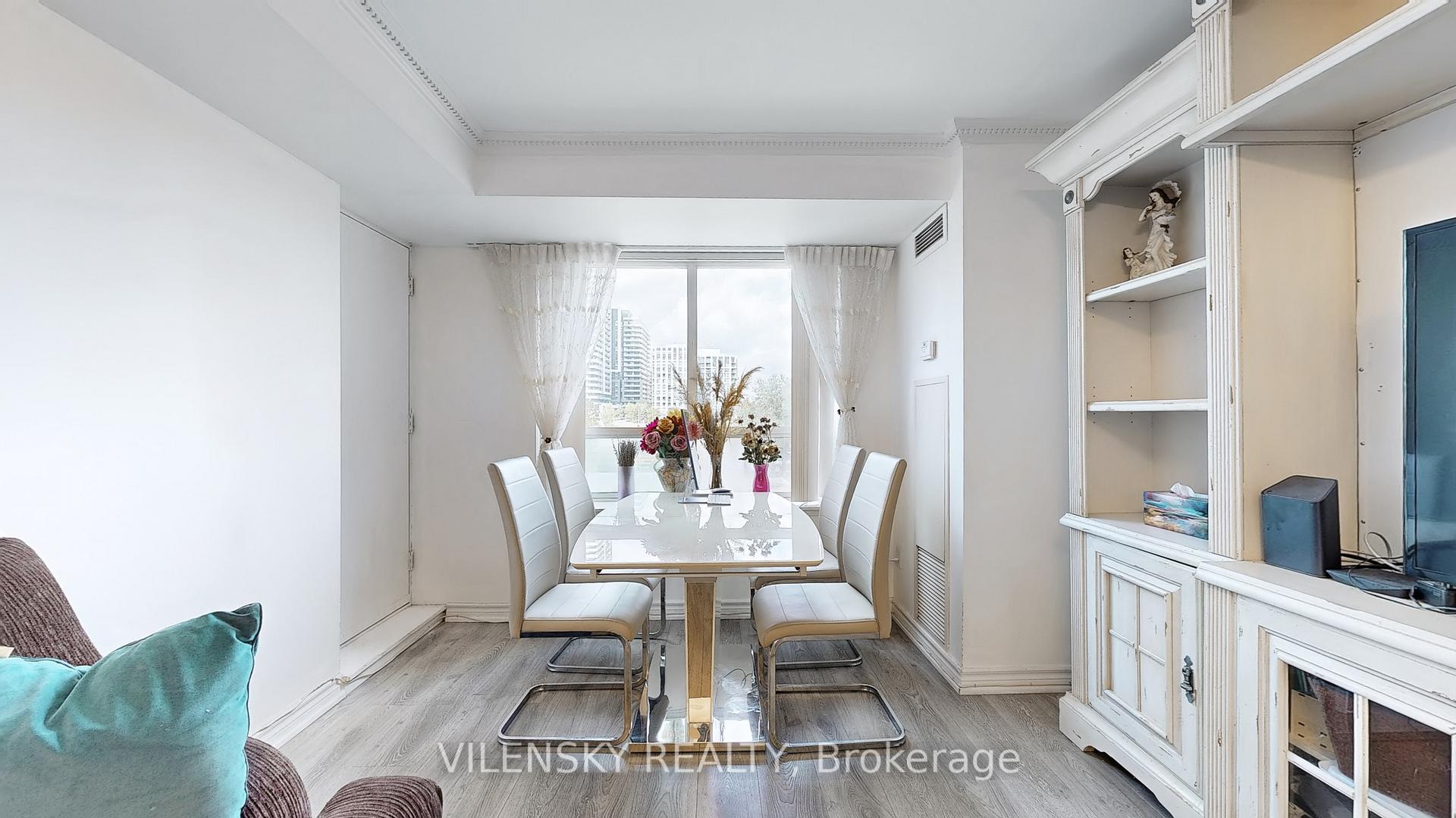 39 Oneida Crescent 215