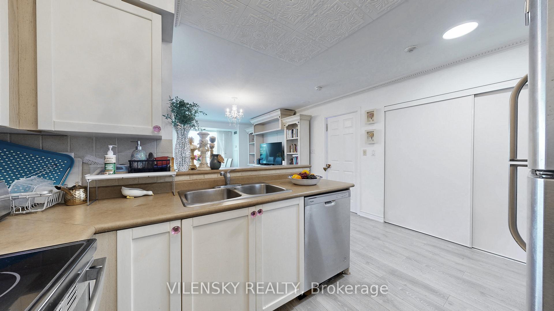 39 Oneida Crescent 215