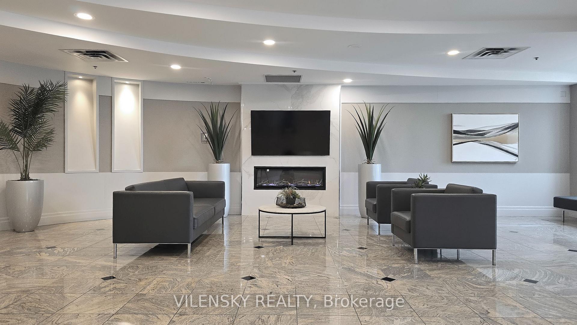 39 Oneida Crescent 215