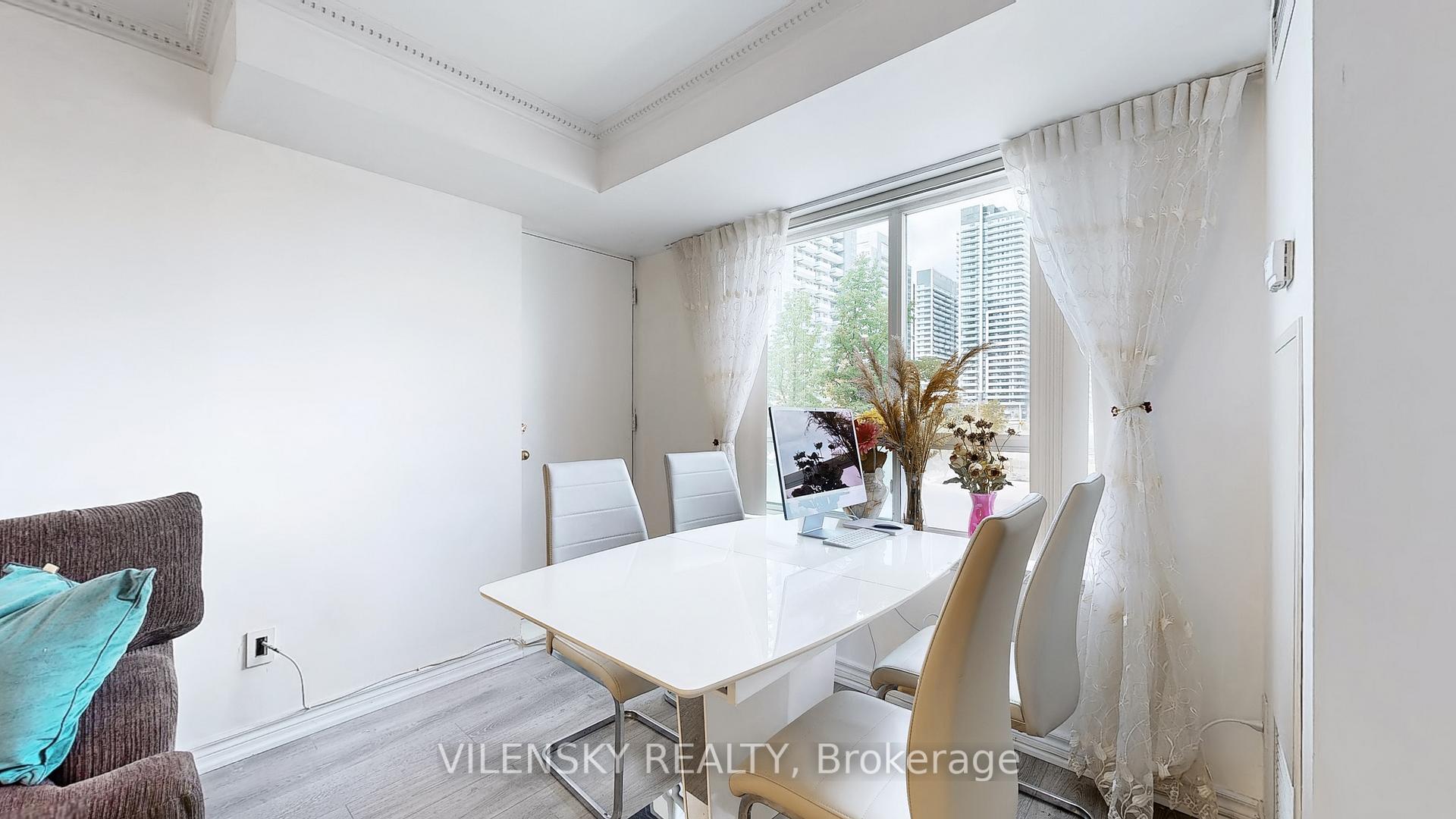 39 Oneida Crescent 215