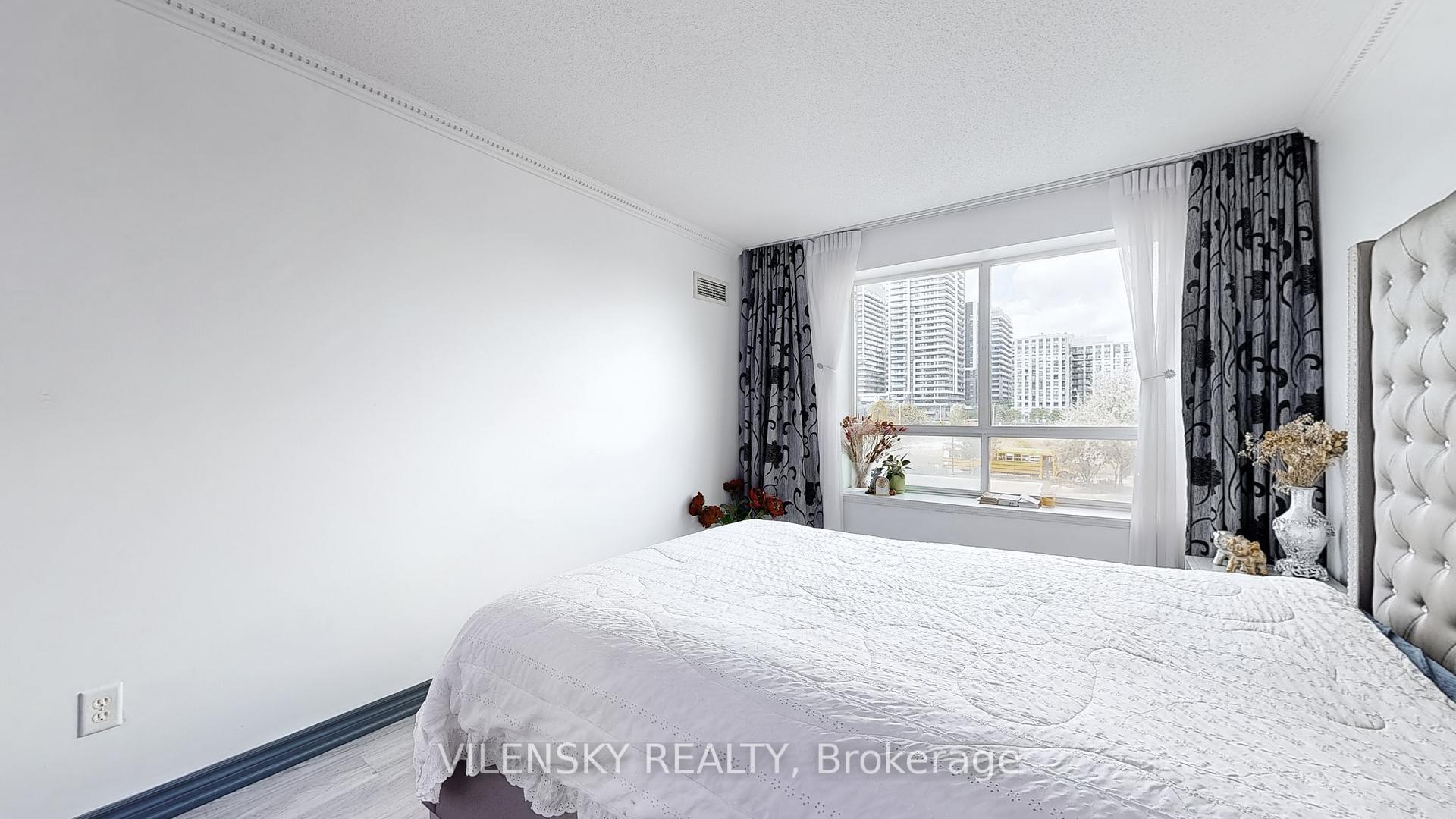 39 Oneida Crescent 215