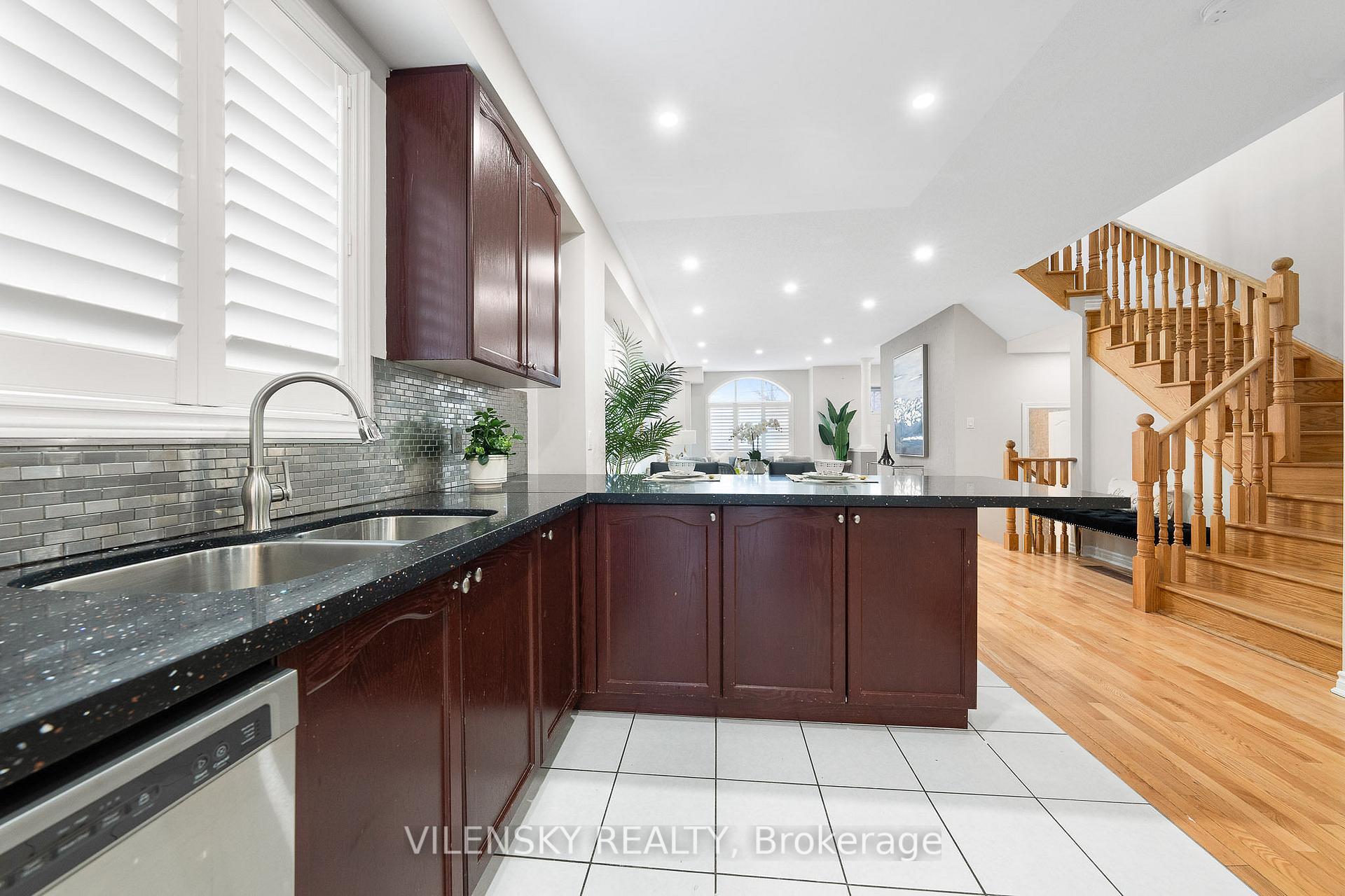 8777 Dufferin Street 17