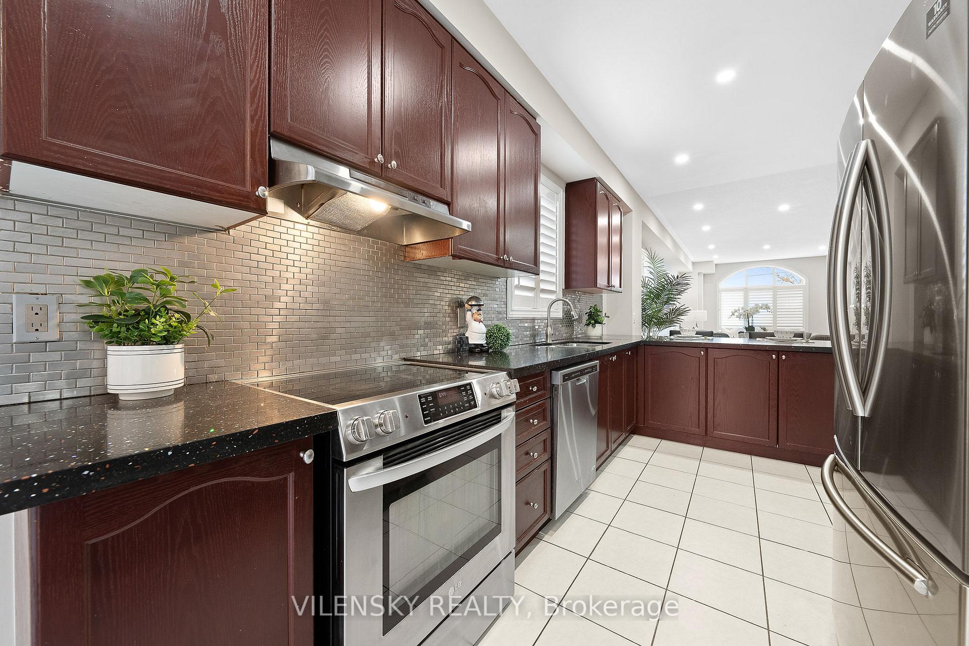 8777 Dufferin Street 17