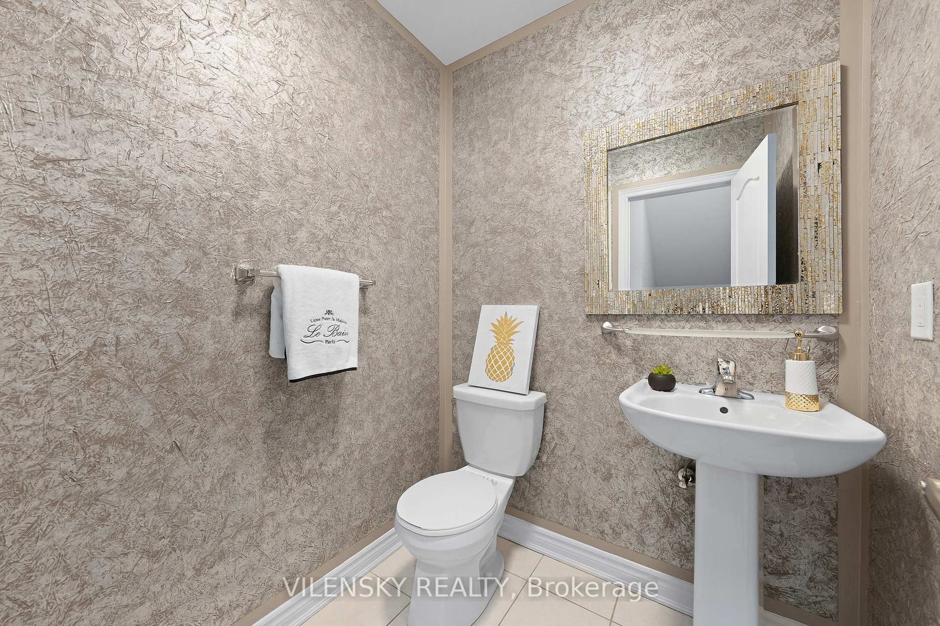 8777 Dufferin Street 17