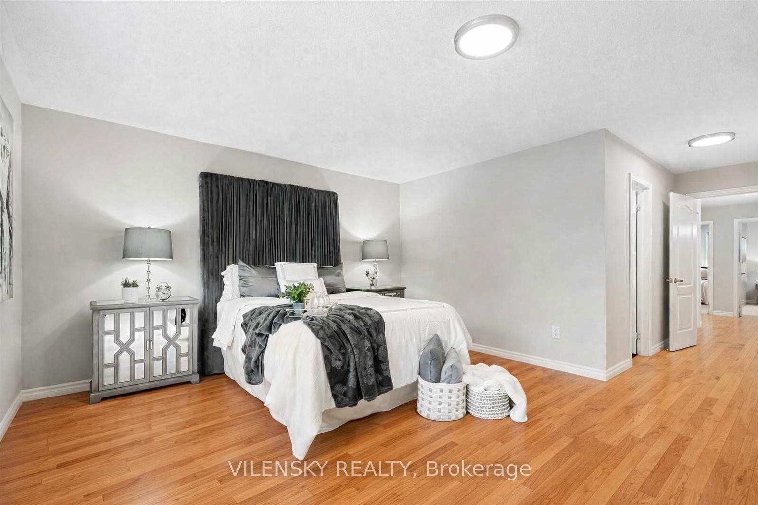 8777 Dufferin Street 17