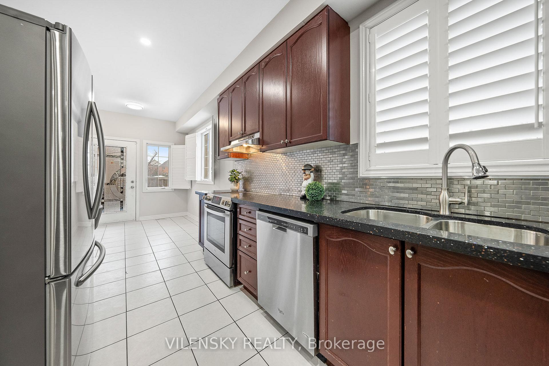 8777 Dufferin Street 17