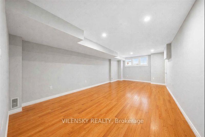 8777 Dufferin Street 17