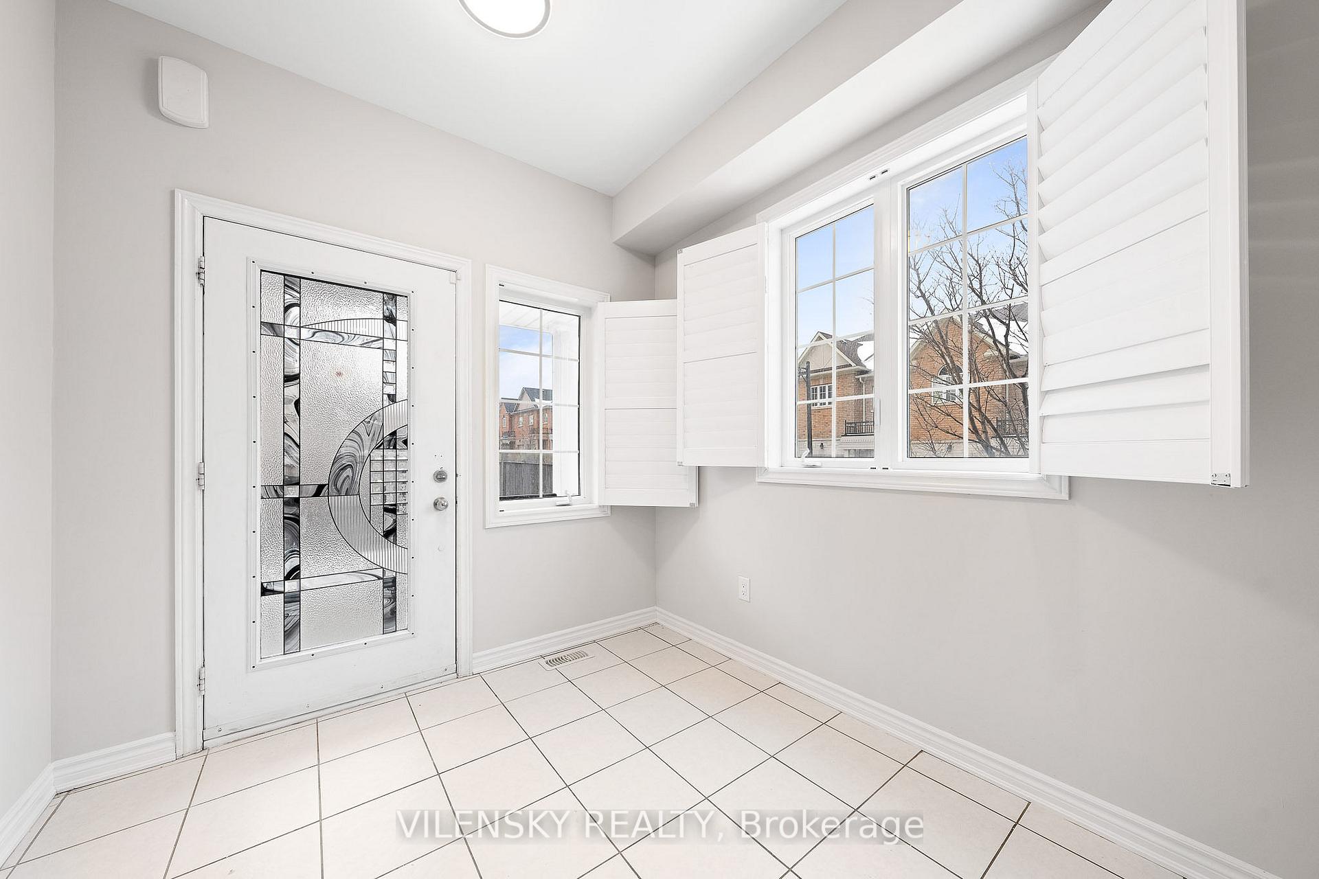 8777 Dufferin Street 17