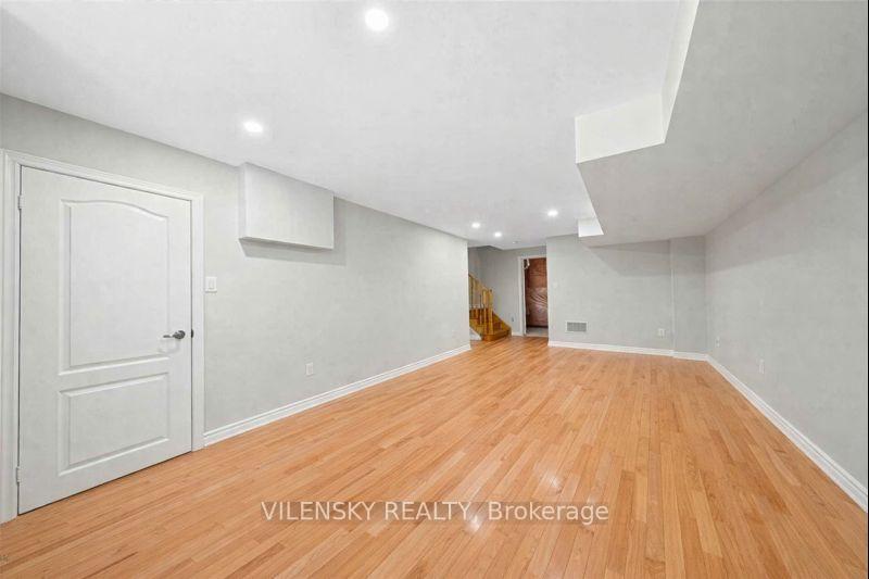 8777 Dufferin Street 17