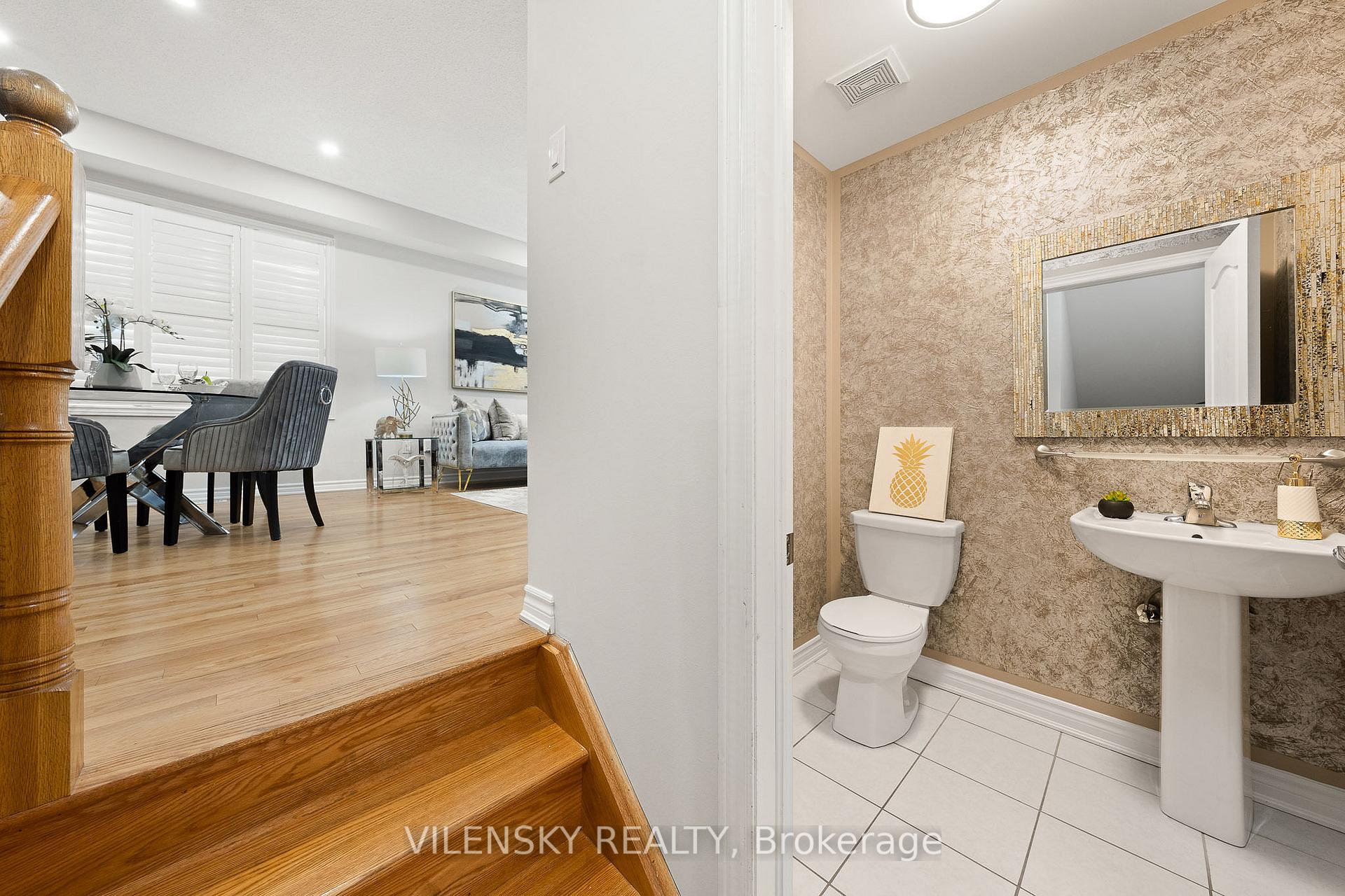 8777 Dufferin Street 17