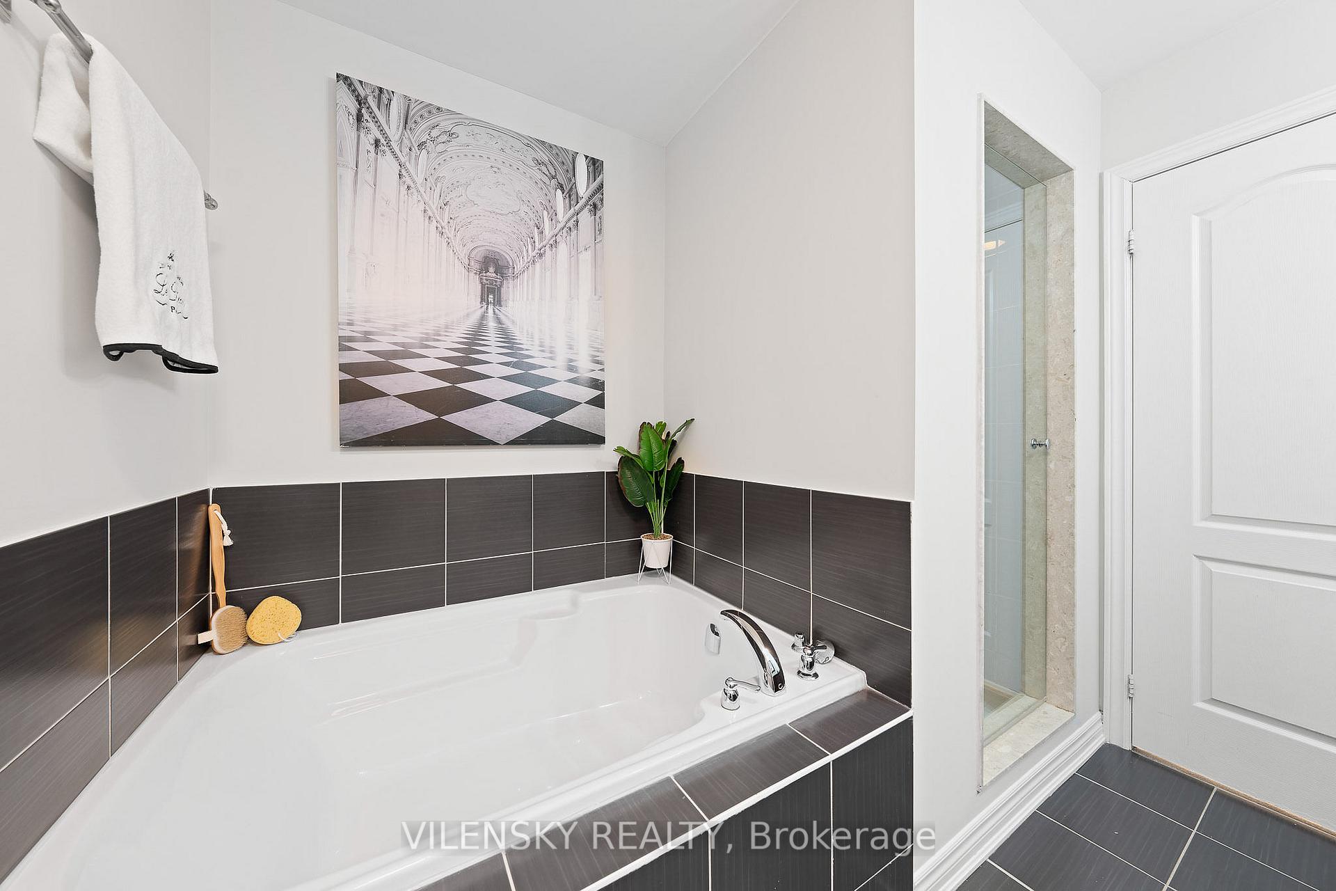 8777 Dufferin Street 17