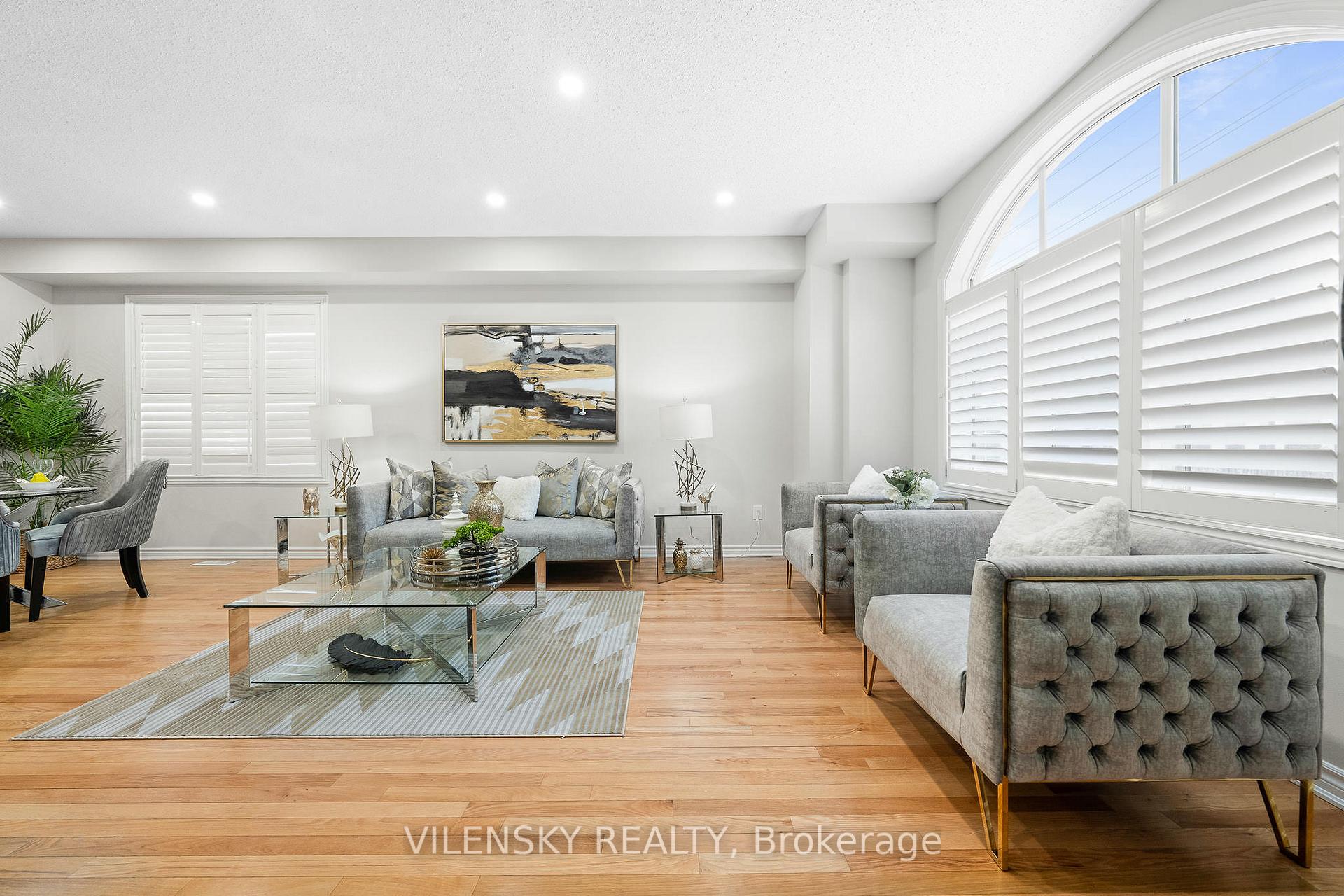 8777 Dufferin Street 17