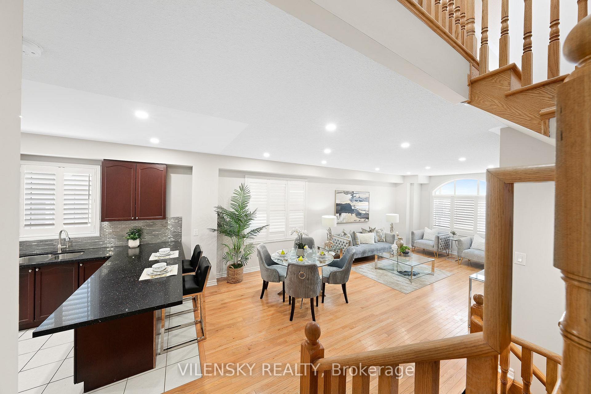 8777 Dufferin Street 17