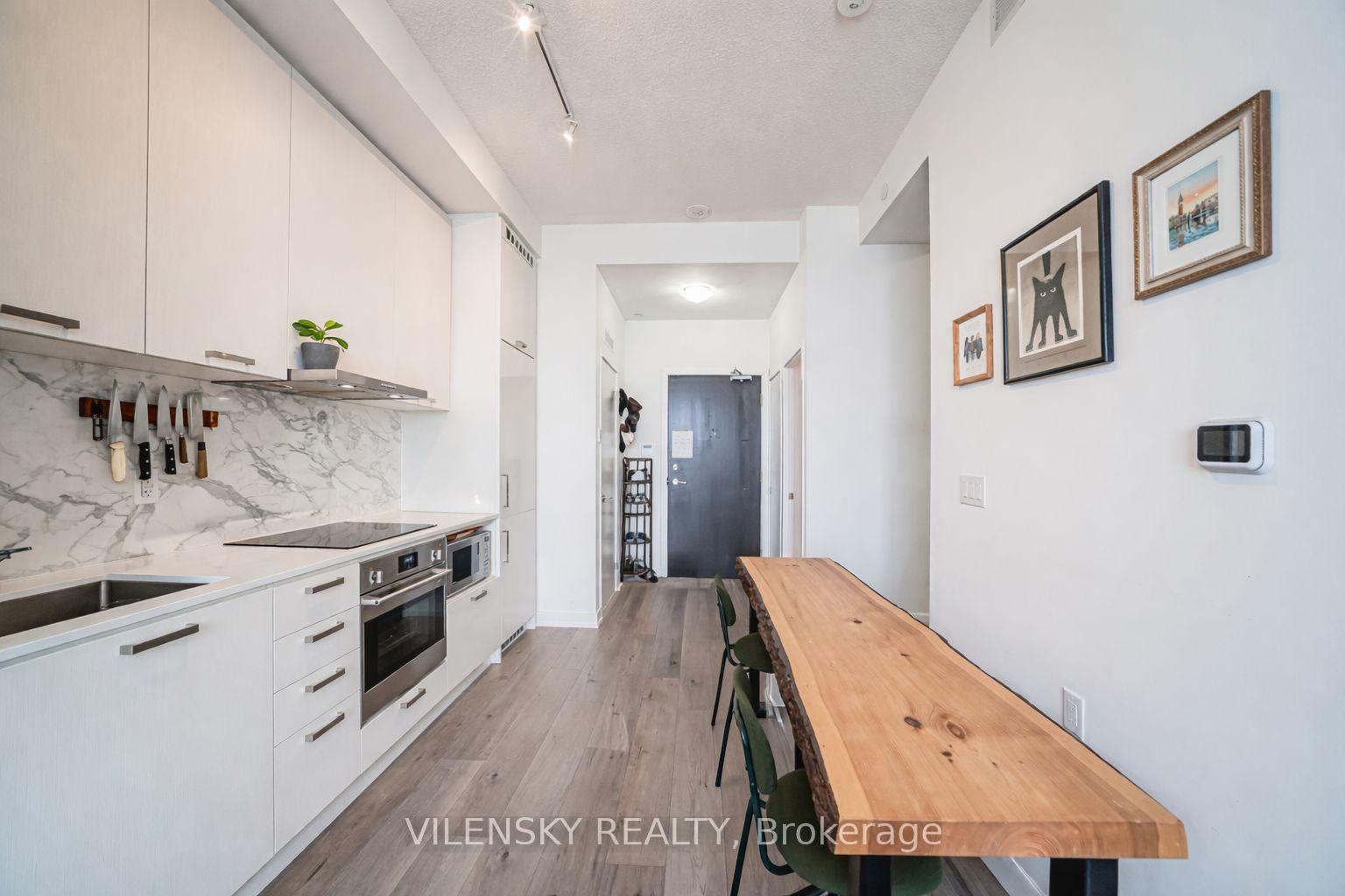 10 Honeycrisp Crescent 1206, Vaughan, ON L4K 0M7