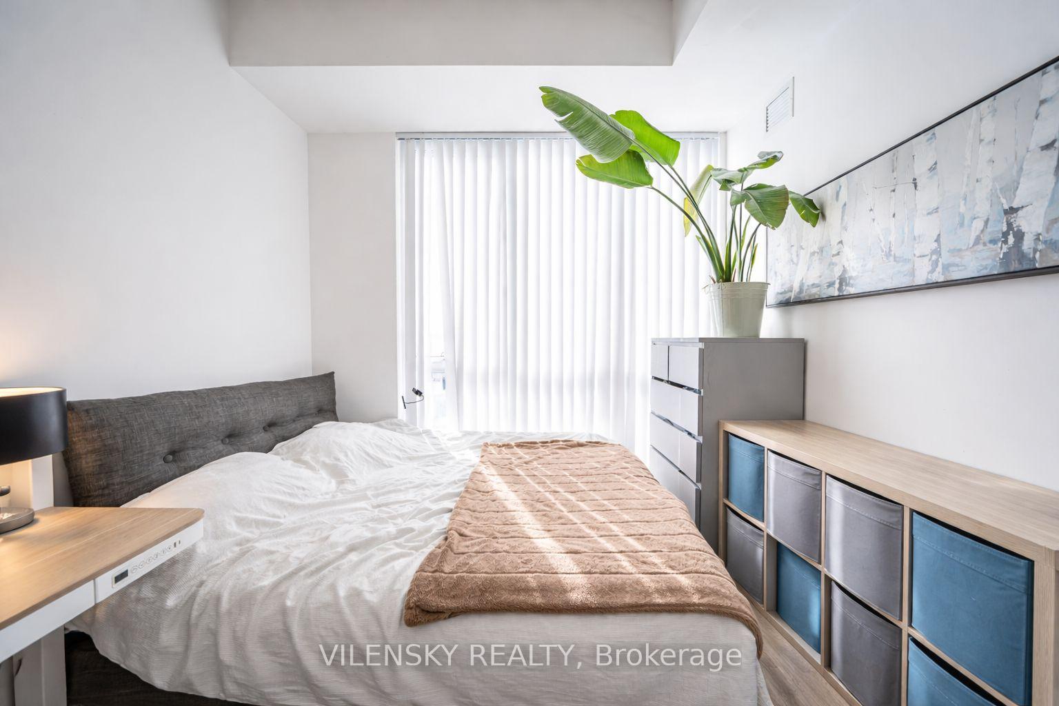 10 Honeycrisp Crescent 1206, Vaughan, ON L4K 0M7