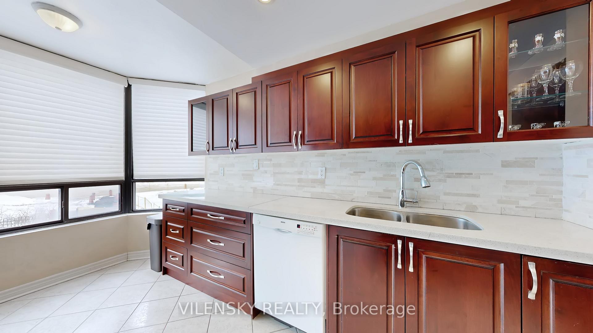 7460 Bathurst St #214 | 2-Bed Condo For Sale in Thornhill | Vilensky Realt