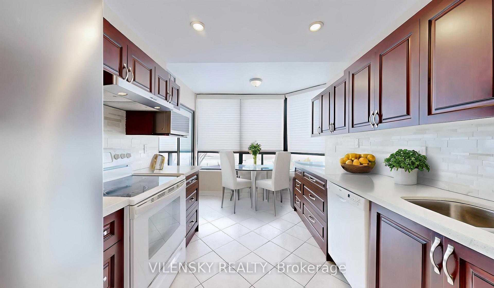 7460 Bathurst St #214 | 2-Bed Condo For Sale in Thornhill | Vilensky Realt