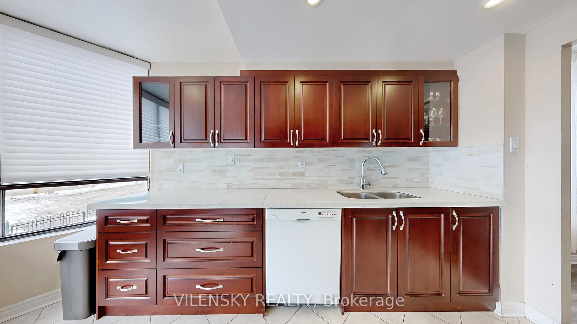 7460 Bathurst St #214 | 2-Bed Condo For Sale in Thornhill | Vilensky Realt