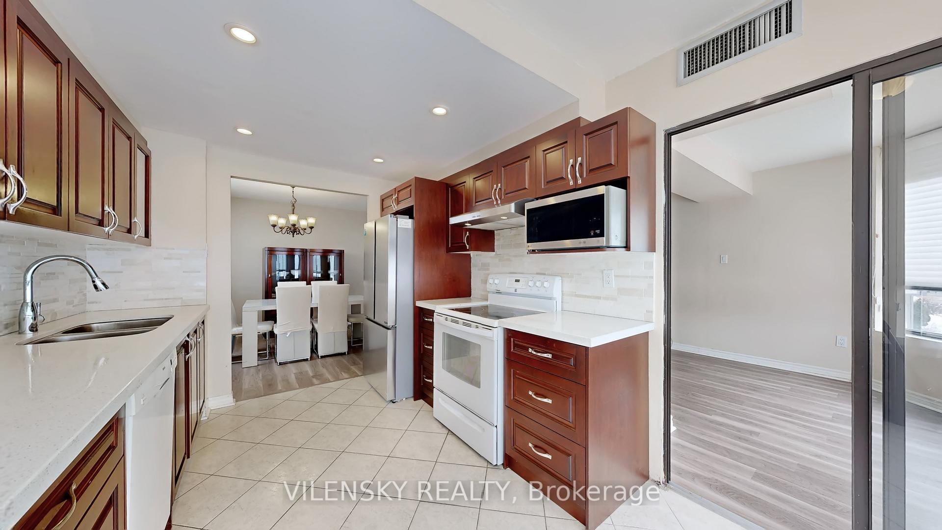 7460 Bathurst St #214 | 2-Bed Condo For Sale in Thornhill | Vilensky Realt