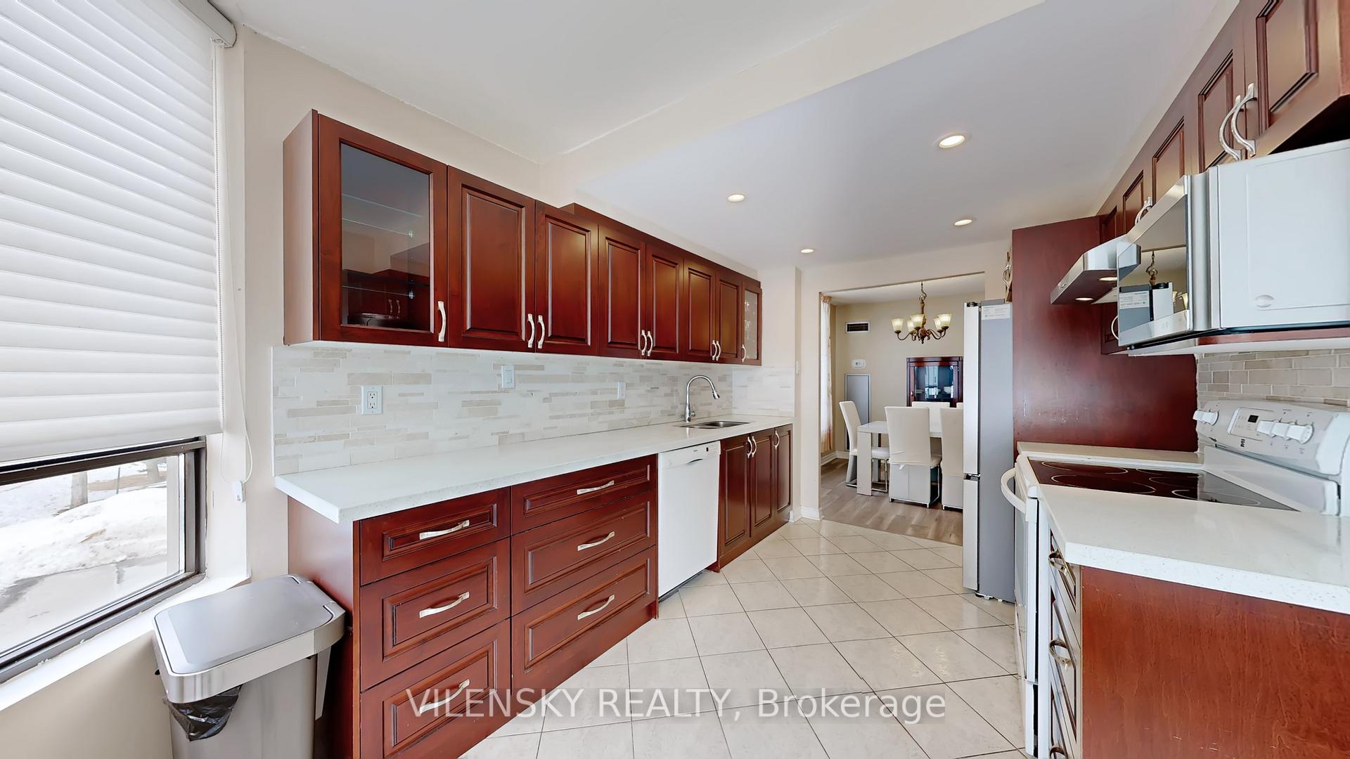 7460 Bathurst St #214 | 2-Bed Condo For Sale in Thornhill | Vilensky Realt