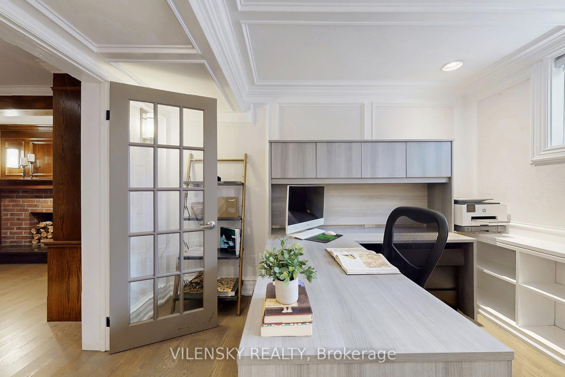 32 Whitfield Court | Custom 5-Bed Raised Bungalow For Sale Aurora | Vilensky Realty