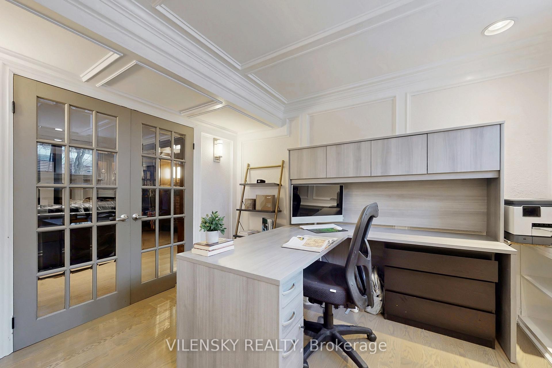 32 Whitfield Court | Custom 5-Bed Raised Bungalow For Sale Aurora | Vilensky Realty
