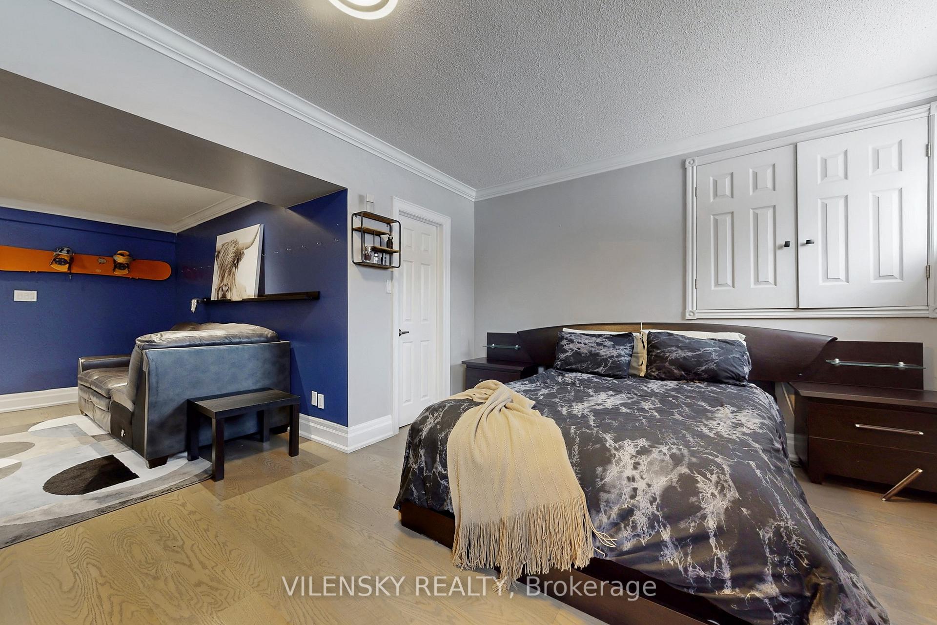 32 Whitfield Court | Custom 5-Bed Raised Bungalow For Sale Aurora | Vilensky Realty