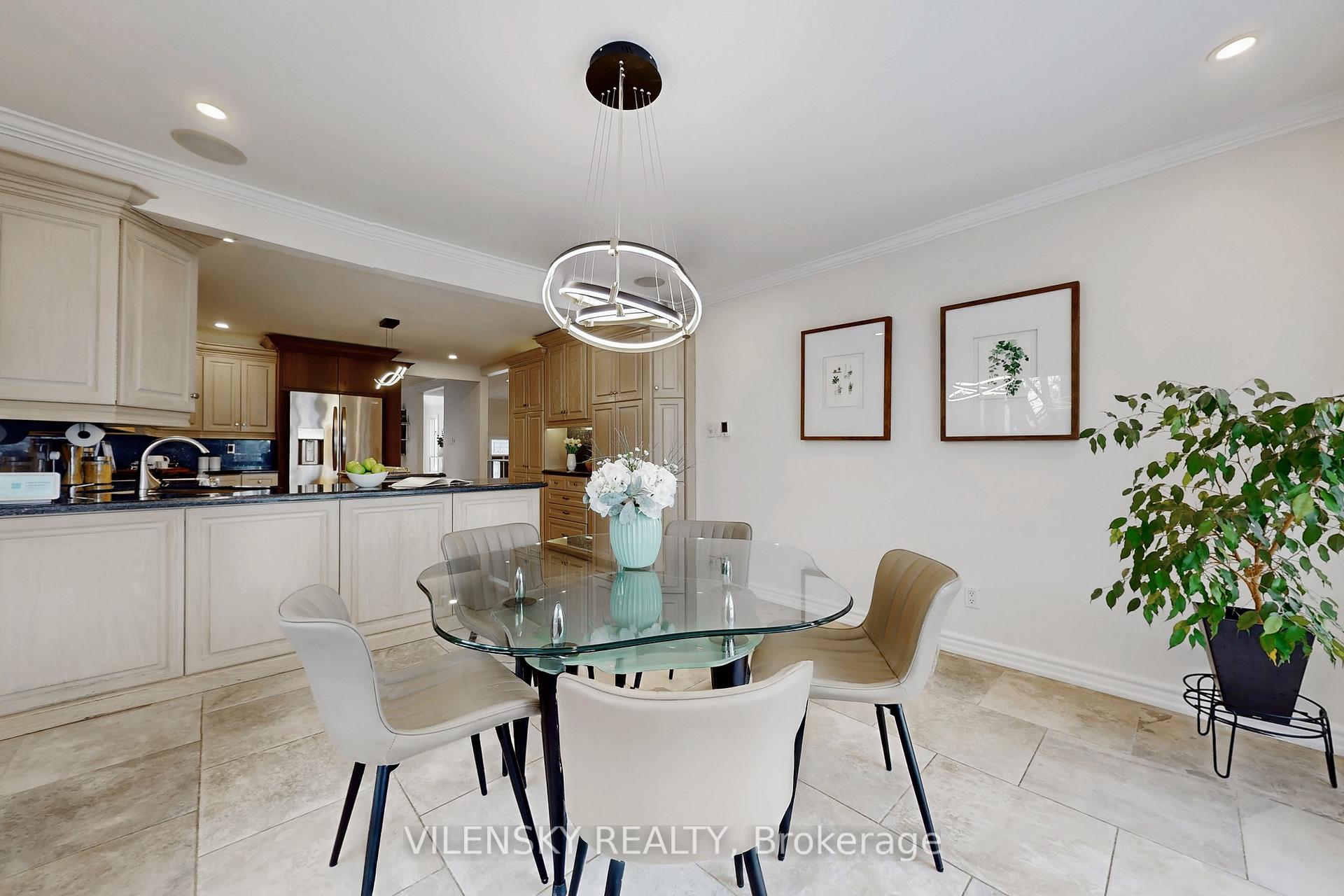 32 Whitfield Court | Custom 5-Bed Raised Bungalow For Sale Aurora | Vilensky Realty