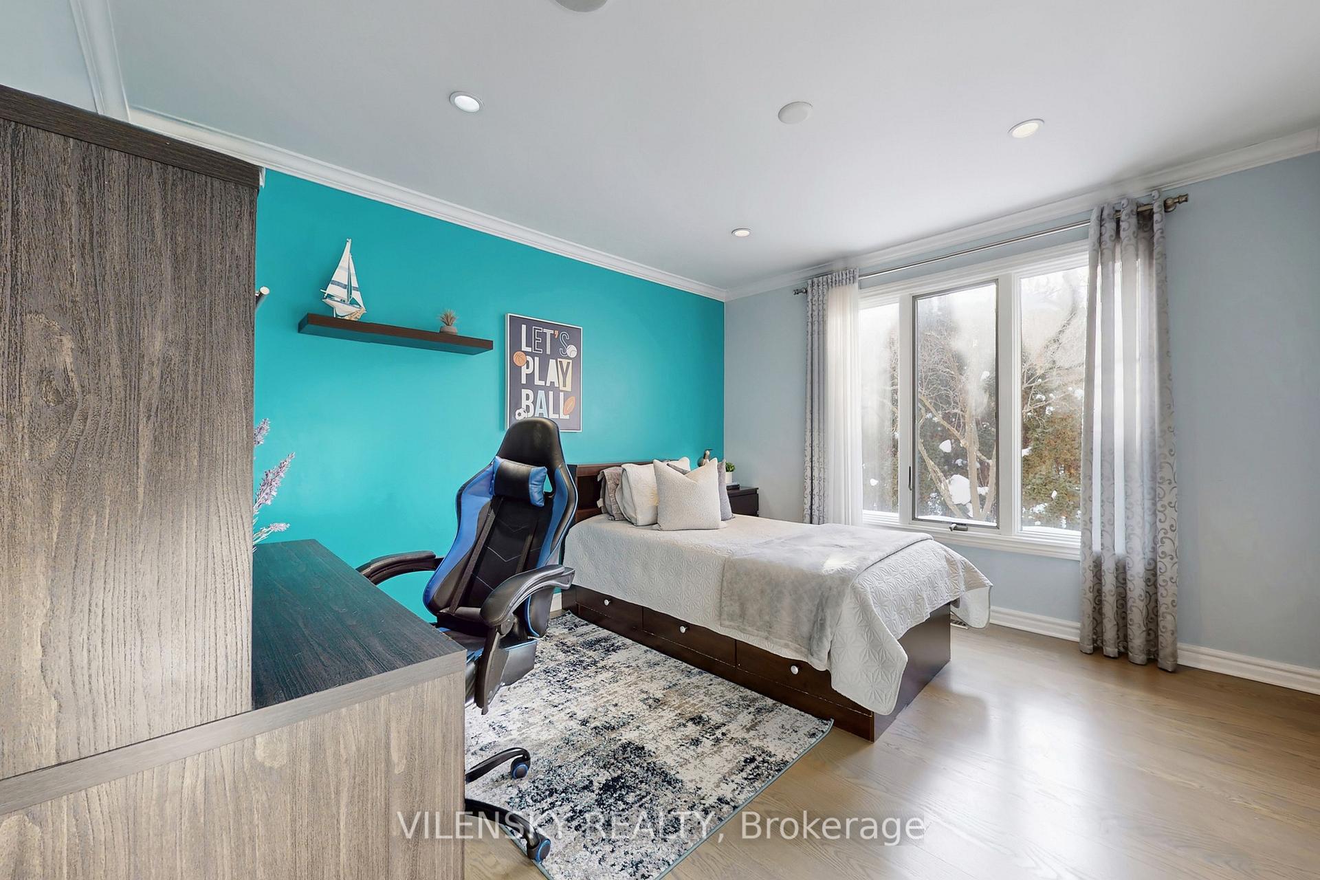 32 Whitfield Court | Custom 5-Bed Raised Bungalow For Sale Aurora | Vilensky Realty