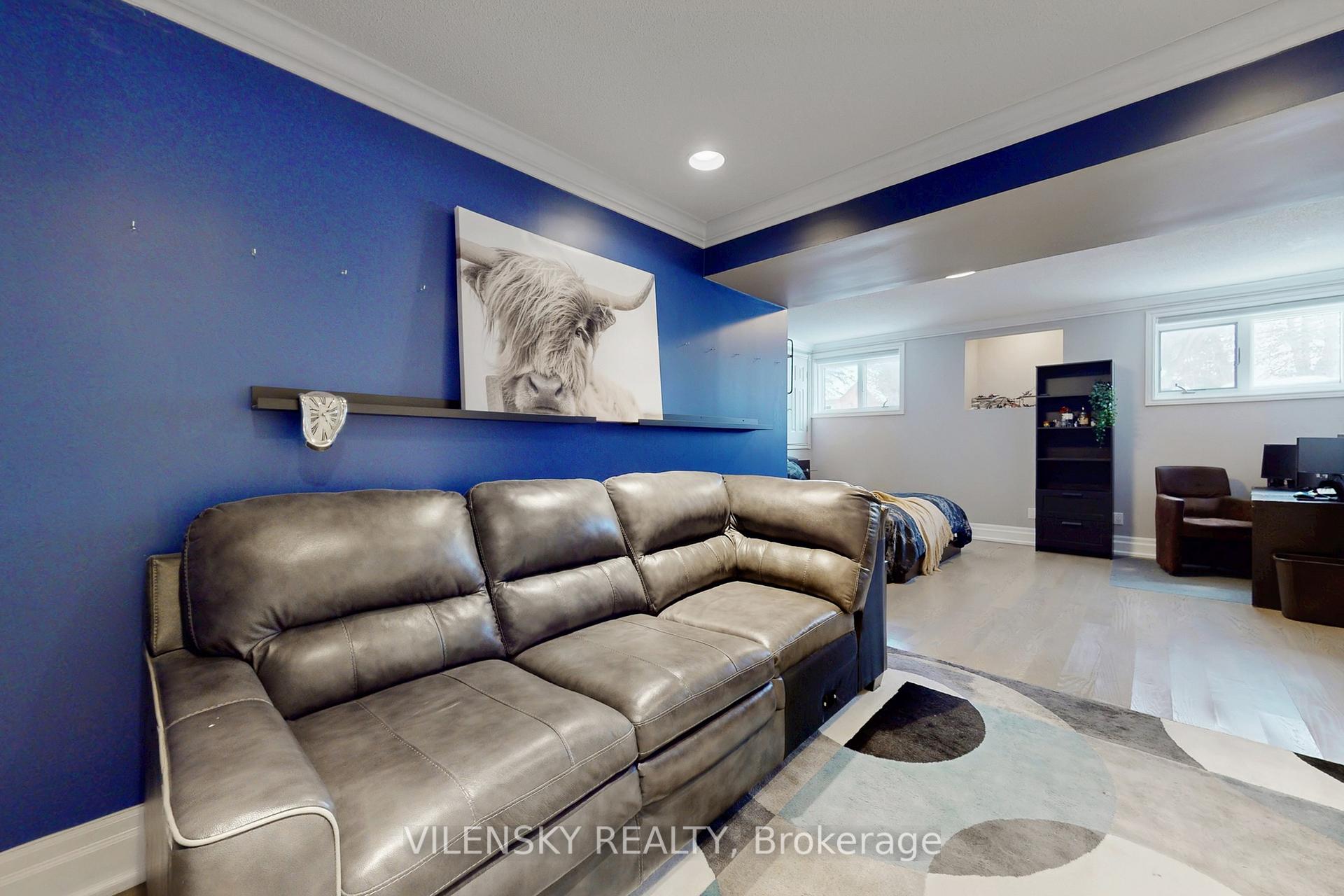 32 Whitfield Court | Custom 5-Bed Raised Bungalow For Sale Aurora | Vilensky Realty
