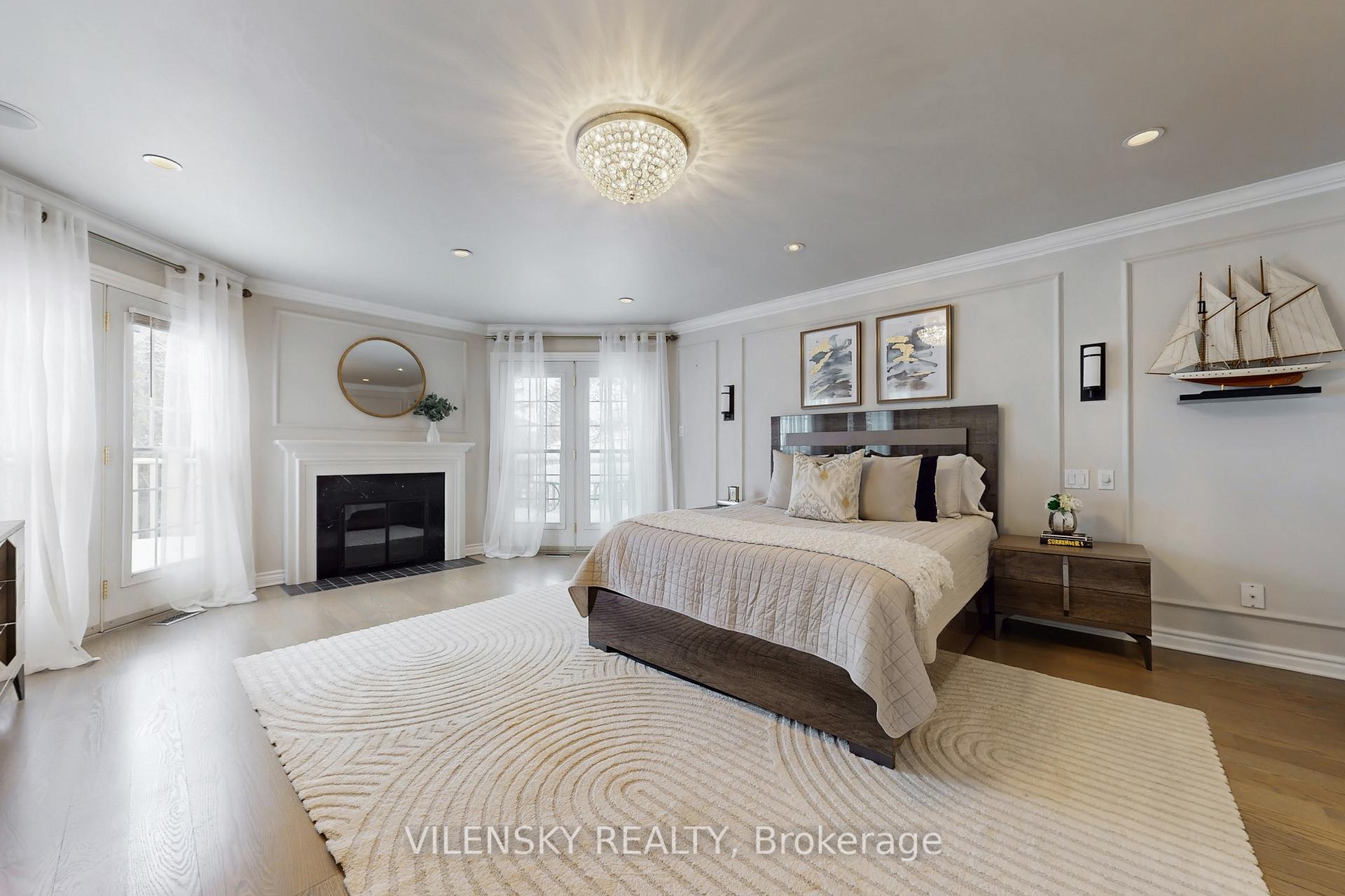 32 Whitfield Court | Custom 5-Bed Raised Bungalow For Sale Aurora | Vilensky Realty