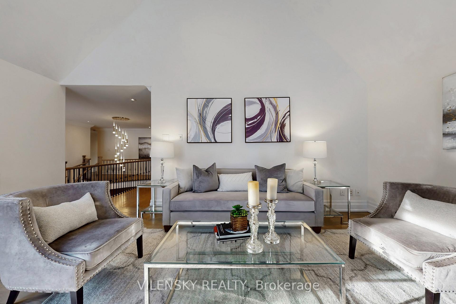 32 Whitfield Court | Custom 5-Bed Raised Bungalow For Sale Aurora | Vilensky Realty