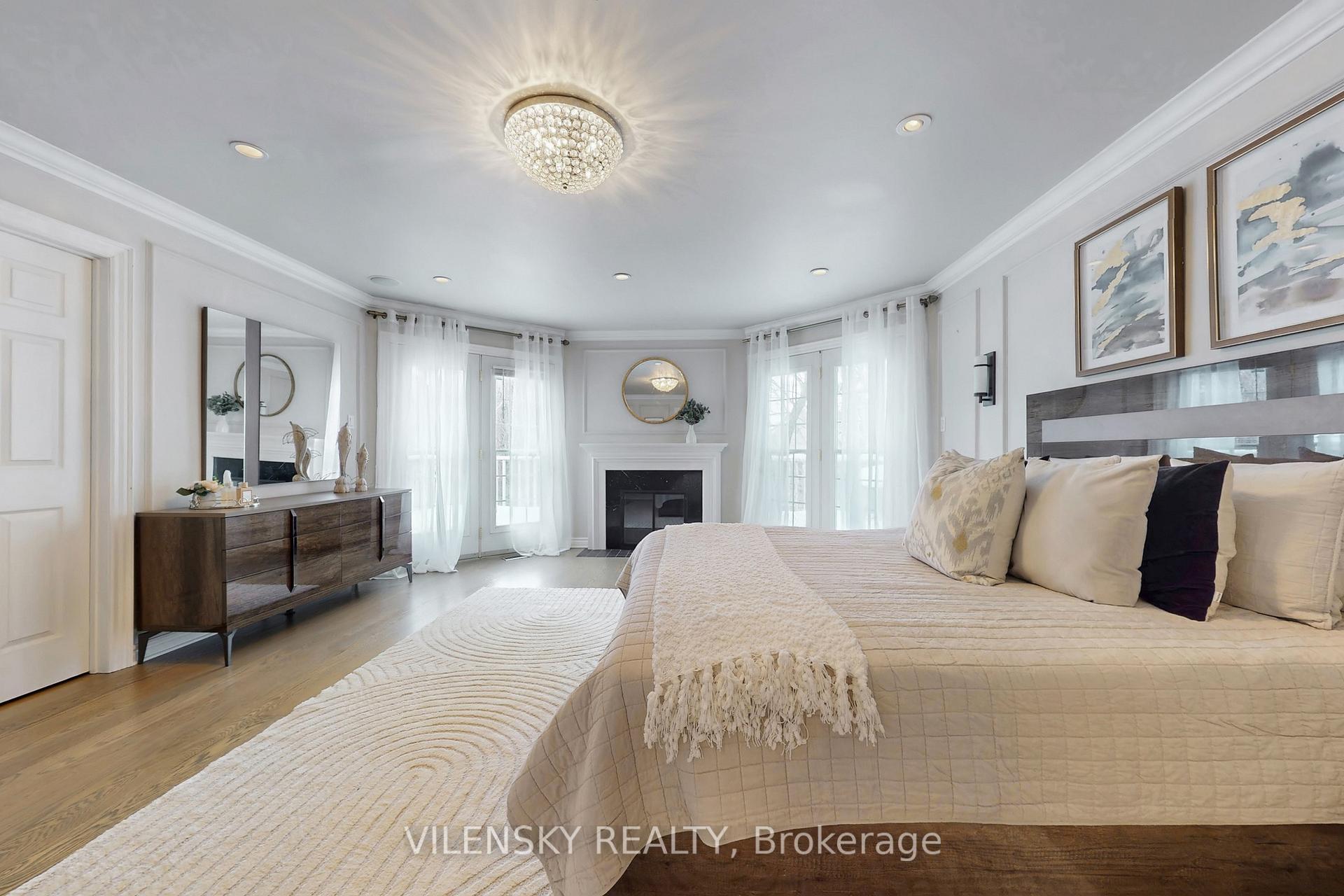 32 Whitfield Court | Custom 5-Bed Raised Bungalow For Sale Aurora | Vilensky Realty
