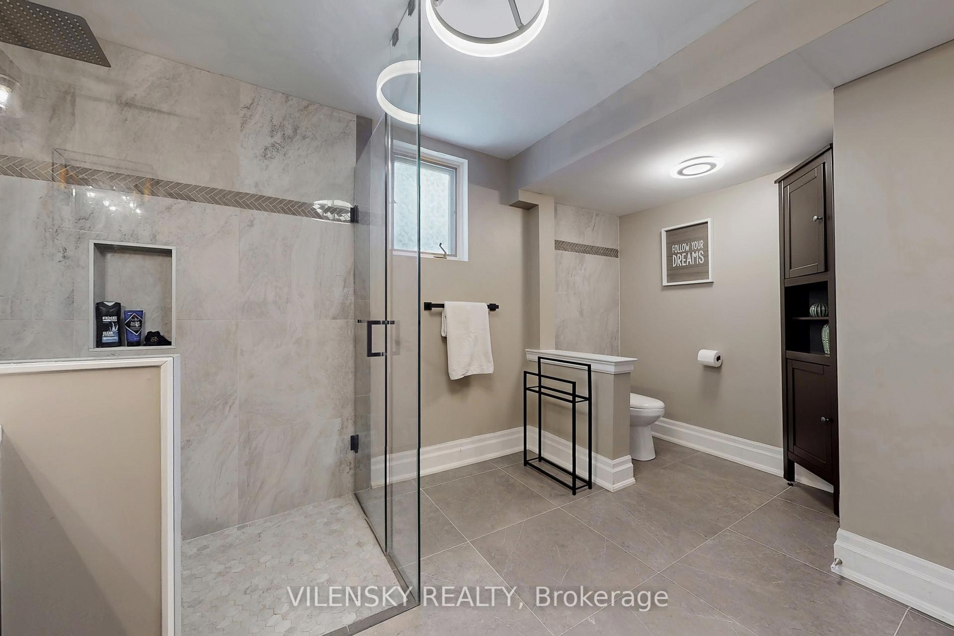 32 Whitfield Court | Custom 5-Bed Raised Bungalow For Sale Aurora | Vilensky Realty