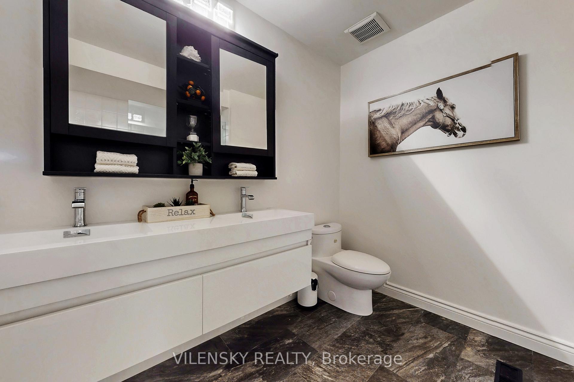32 Whitfield Court | Custom 5-Bed Raised Bungalow For Sale Aurora | Vilensky Realty
